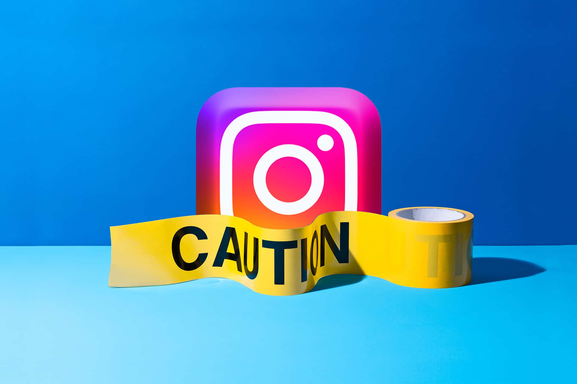 帶警告膠帶的Instagram標誌