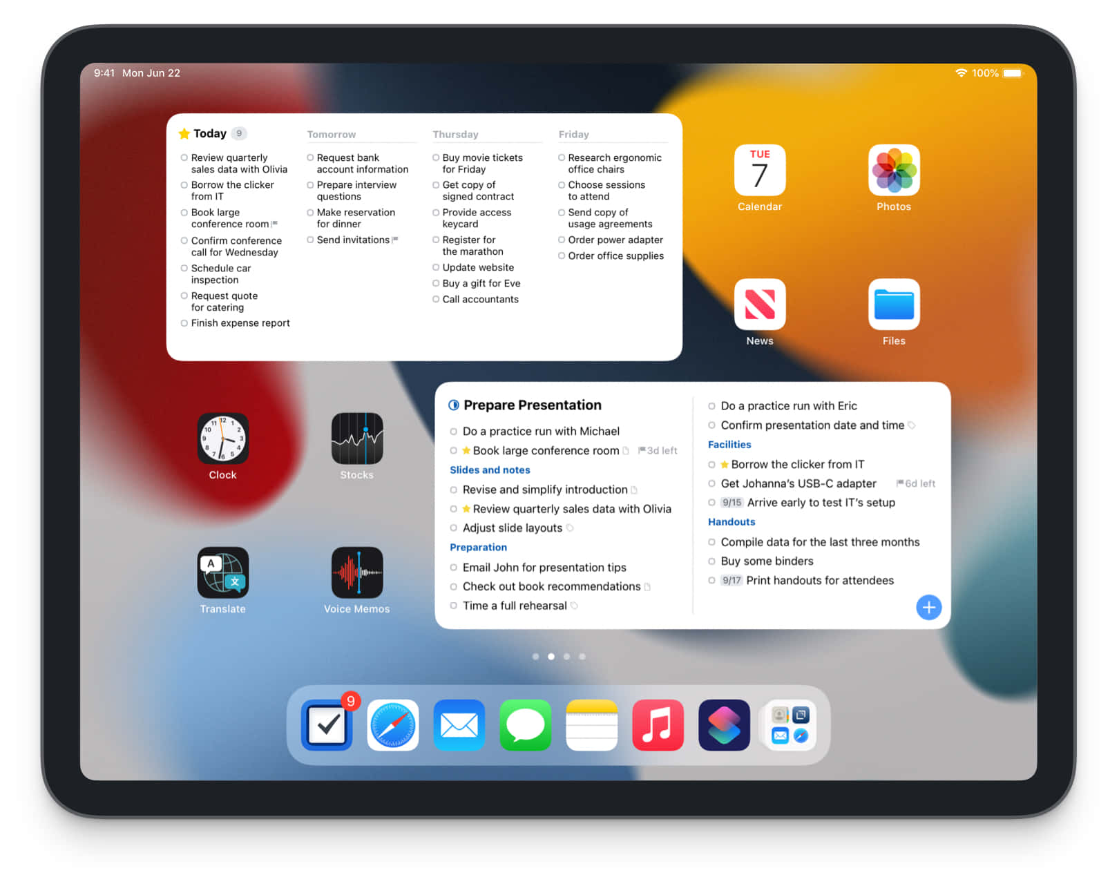 iPad Pro iOS 11 iOS 12 iPad Pro 壁紙 — 平板電腦顯示一個充滿活力的抽象桌布，上面覆蓋著任務清單和應用程式圖示，背景是紅、藍、橙色的漸變色調。