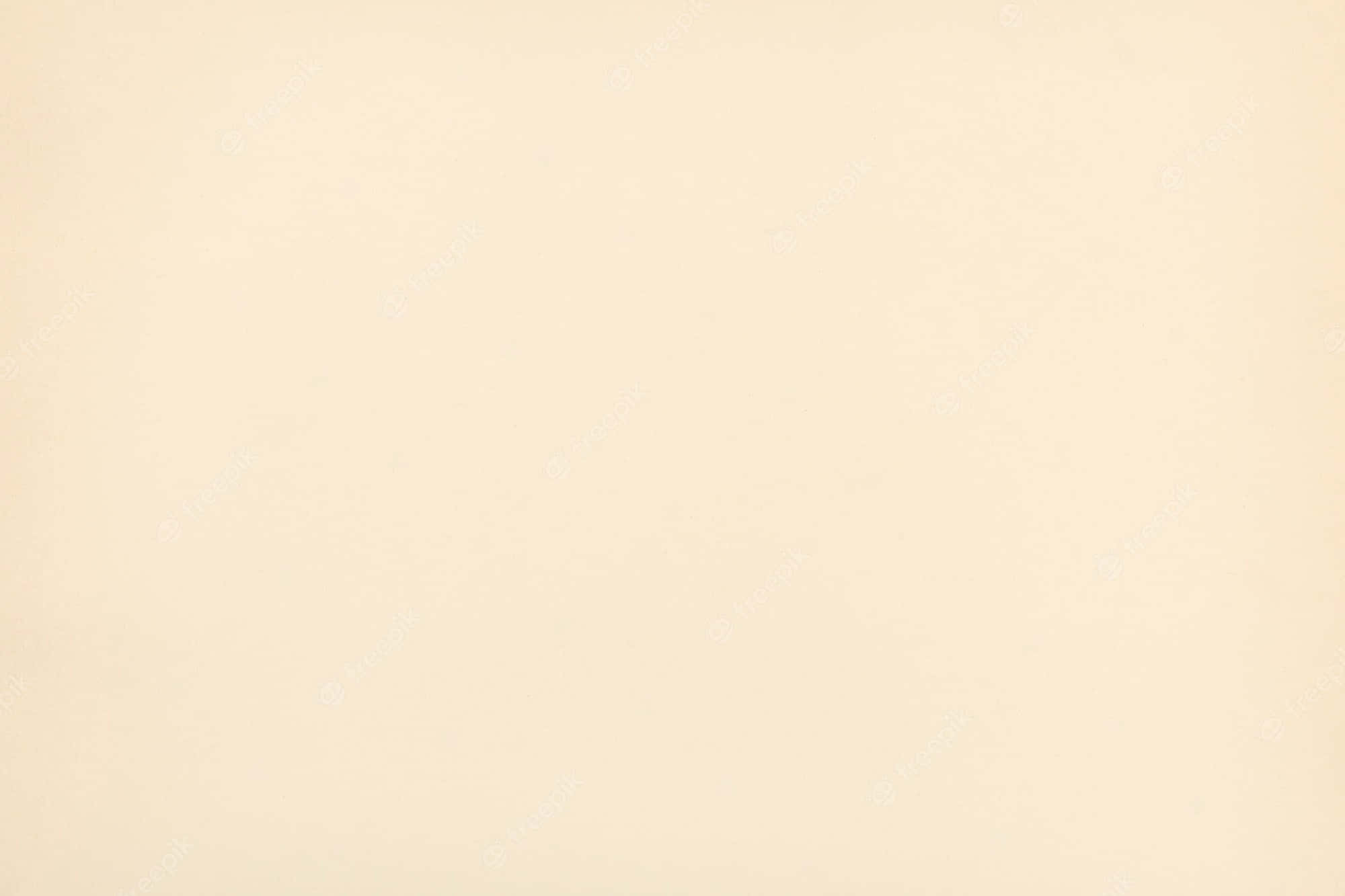 Plain Beige 桌布 壁紙 — 平滑奶油米色紋理背景，帶有細微顆粒和柔和均勻的光線。