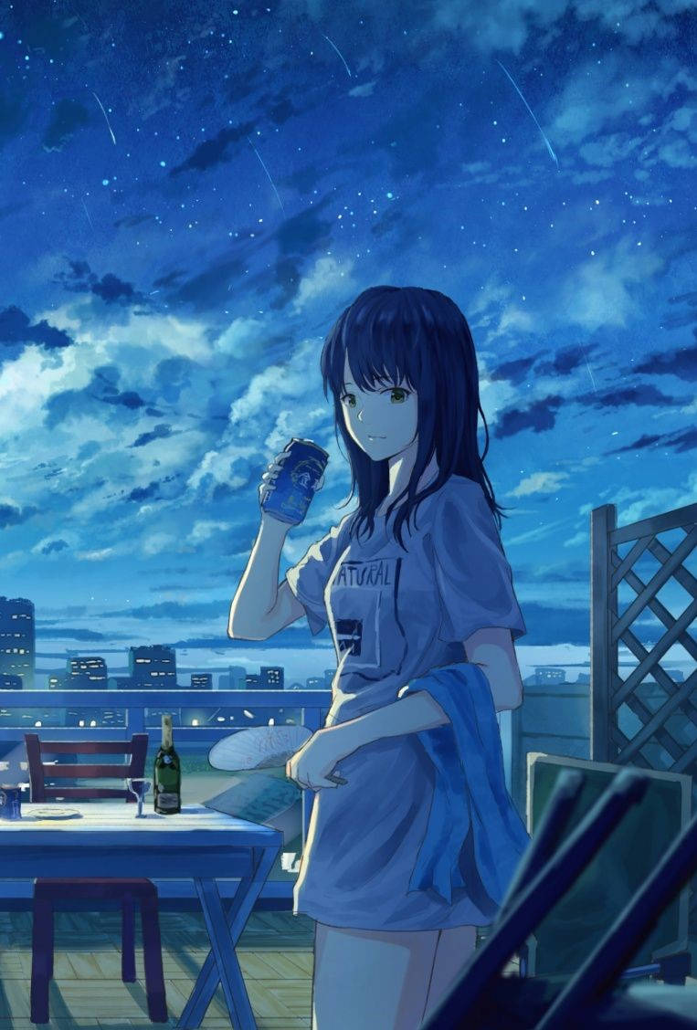 夜晚屋頂上手持罐子的動漫女孩，星空下城市燈光。