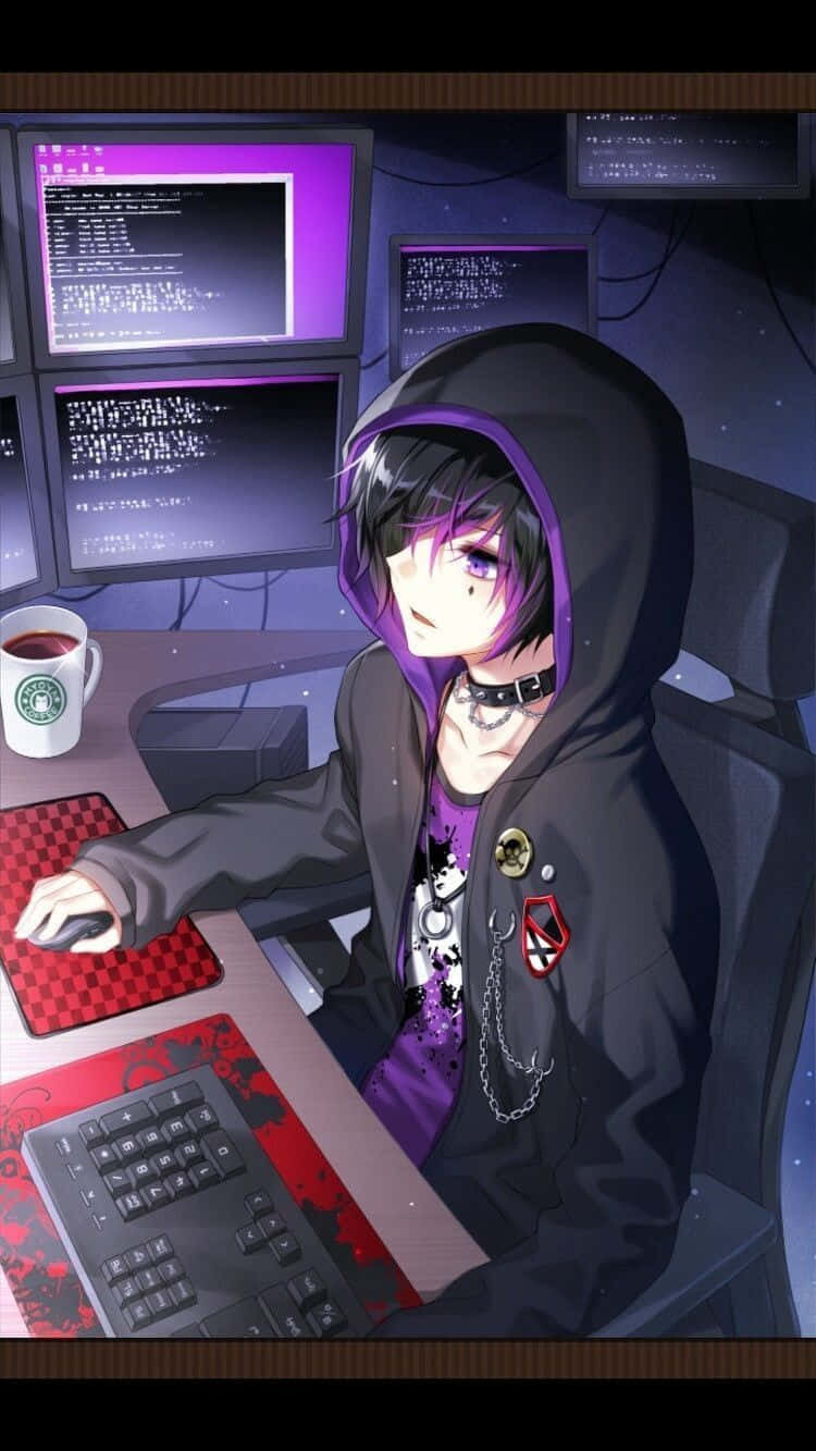 年輕動漫男孩在混亂世界中專注於電腦 壁紙 — 一個穿著深色連帽衫的年輕動漫黑客坐在一張被顯示代碼的發光紫色顯示器包圍的桌子旁。