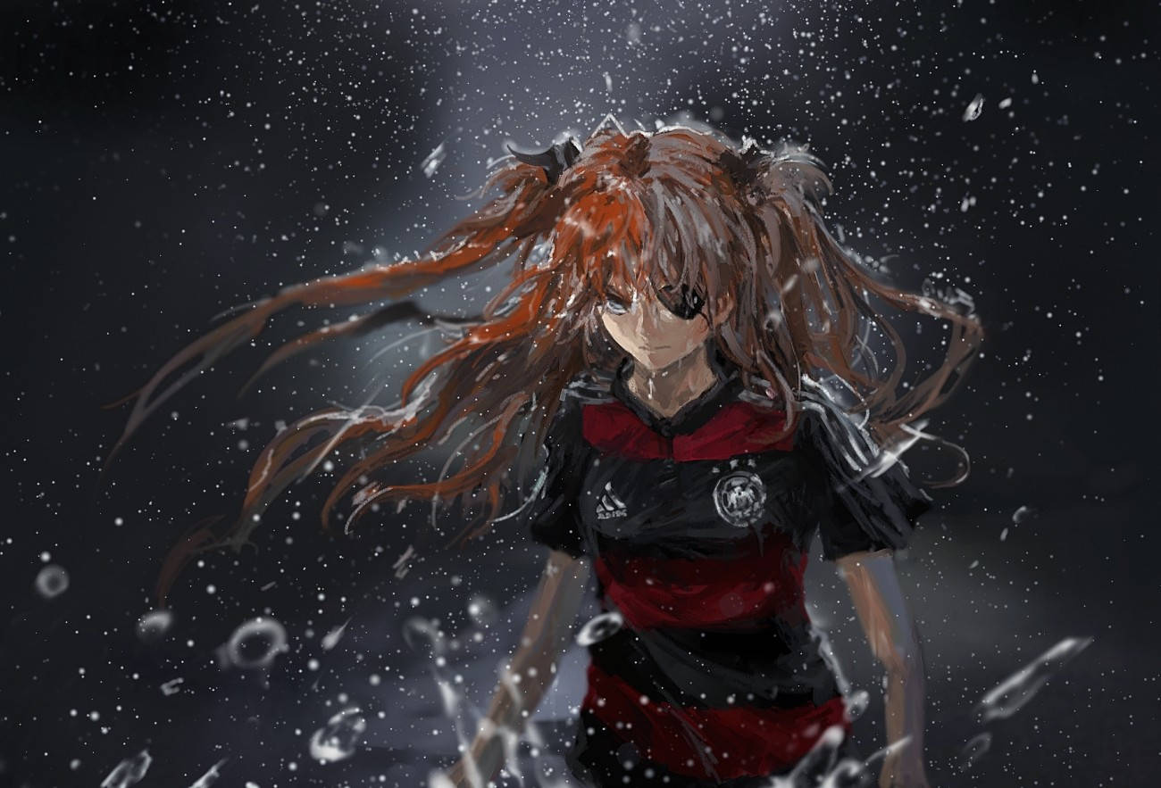 穿著足球球衣的動漫女孩站在大雨中，風吹動她的頭髮。