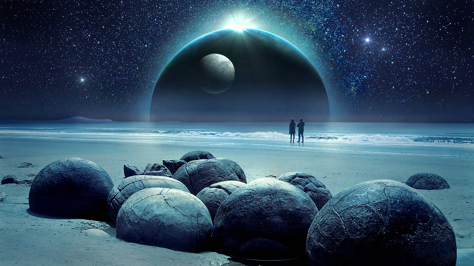 兩個人在海灘上凝視著星空夜空中一個巨大的發光行星和月亮。