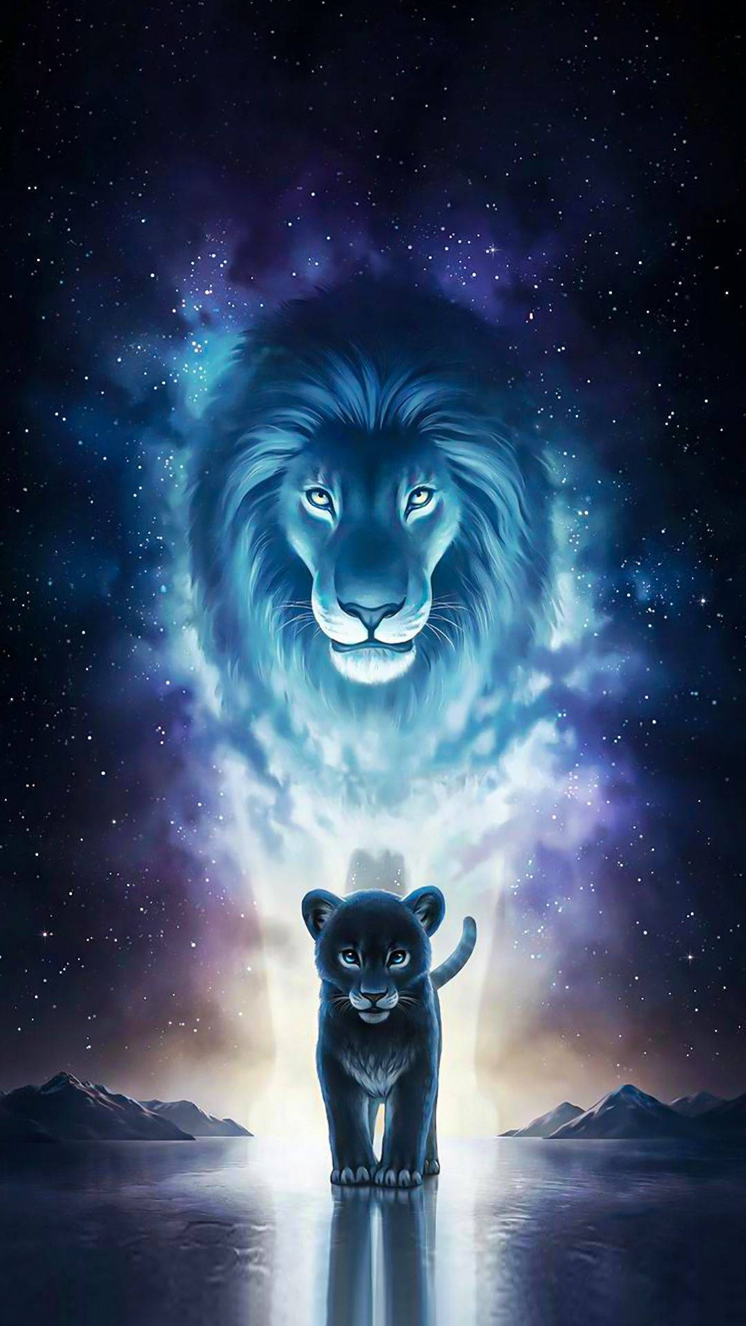 幼獅王未來 壁紙 — 一頭雄偉的發光藍色獅子靈體盤旋在一隻站在反射水面上的小黑幼崽上方，背景是星光燦爛的宇宙天空。
