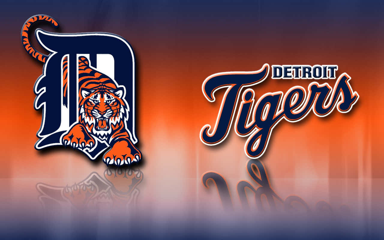 底特律老虎隊標誌與隊名 壁紙 — Detroit Tigers 棒球標誌，帶有咆哮老虎吉祥物和手寫文字，漸變橙色藍色背景。