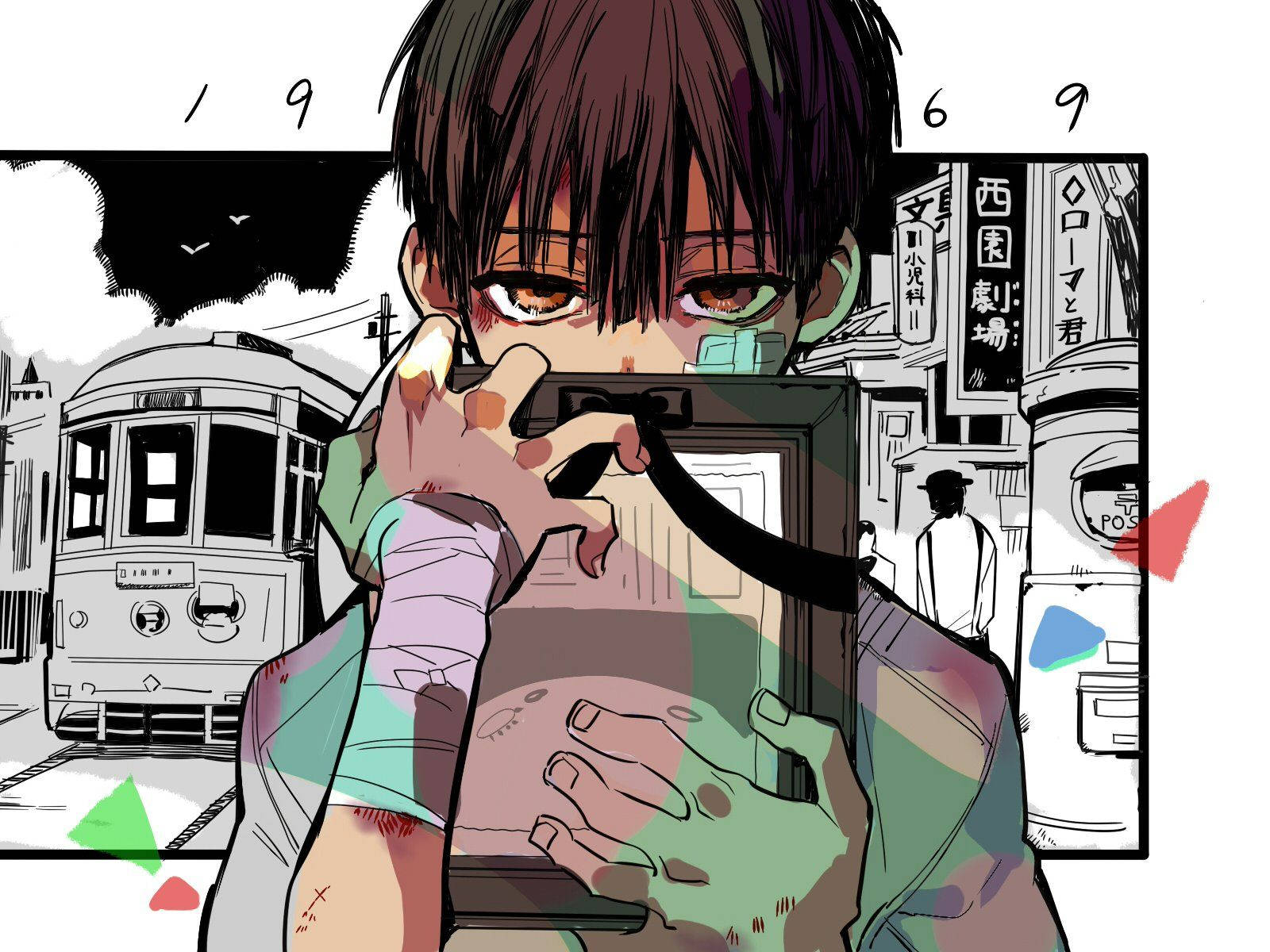 動漫男孩雙手纏著繃帶，在風格化的城市場景中將相機舉在臉前。