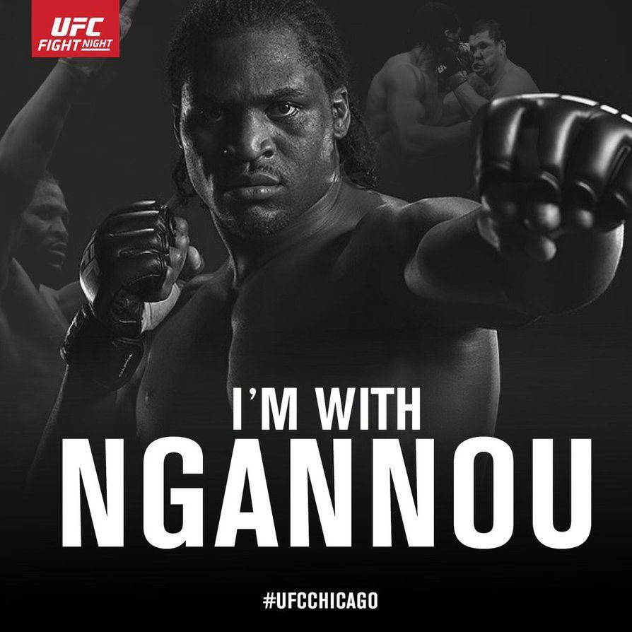 UFC拳手法蘭西斯·恩干奴在黑白宣傳圖片中舉起拳頭。