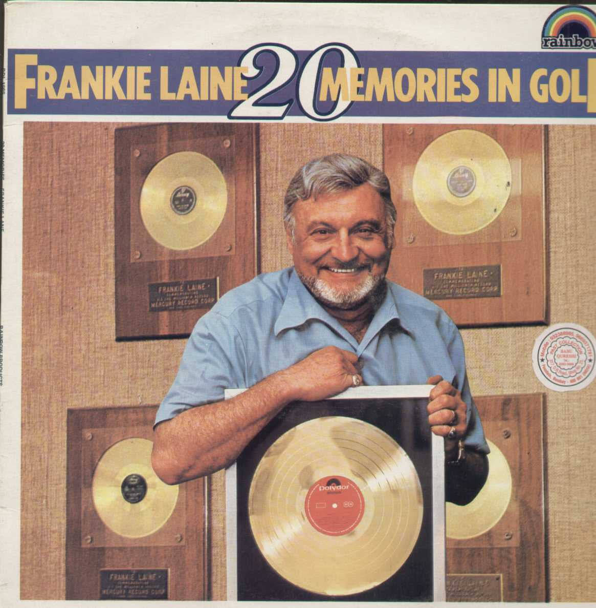 Frankie Laine 手持金唱片，身後牆上展示著更多金唱片。