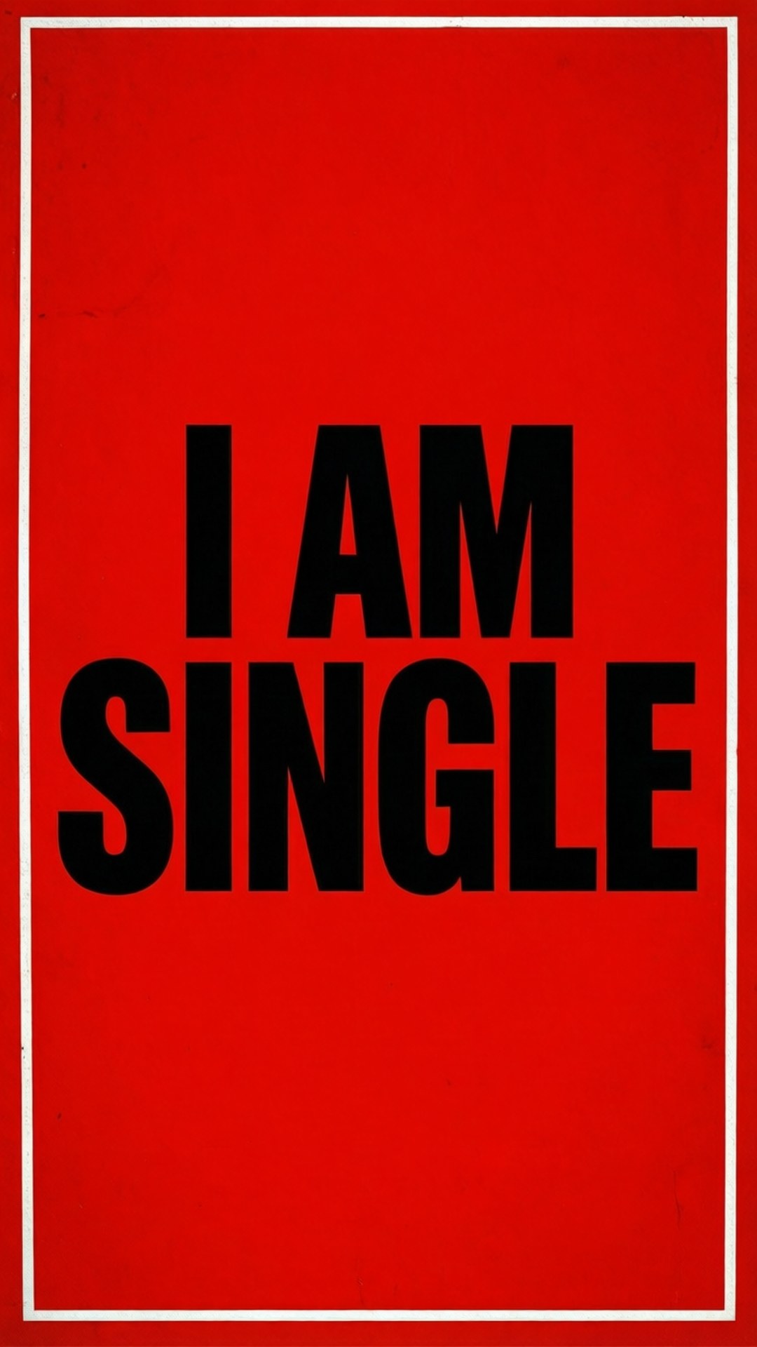紅色背景，以極簡海報風格顯示粗體黑色文字「I AM SINGLE」。
