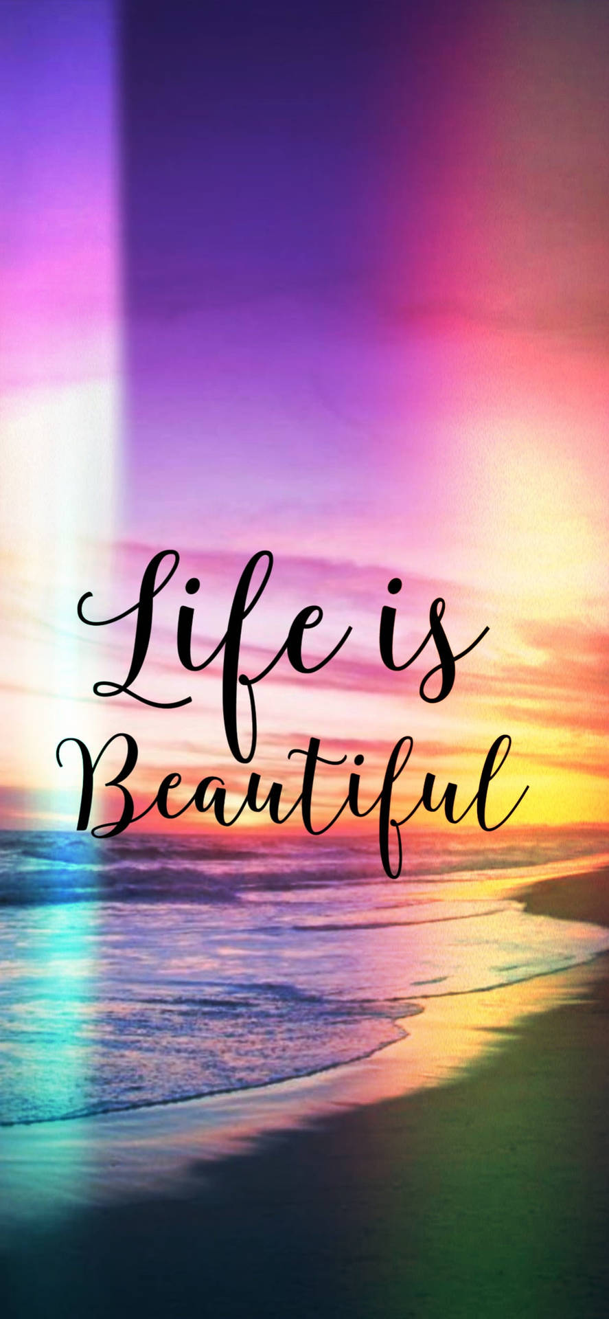海灘上的日落，有波浪和啟發性文字「Life is Beautiful」