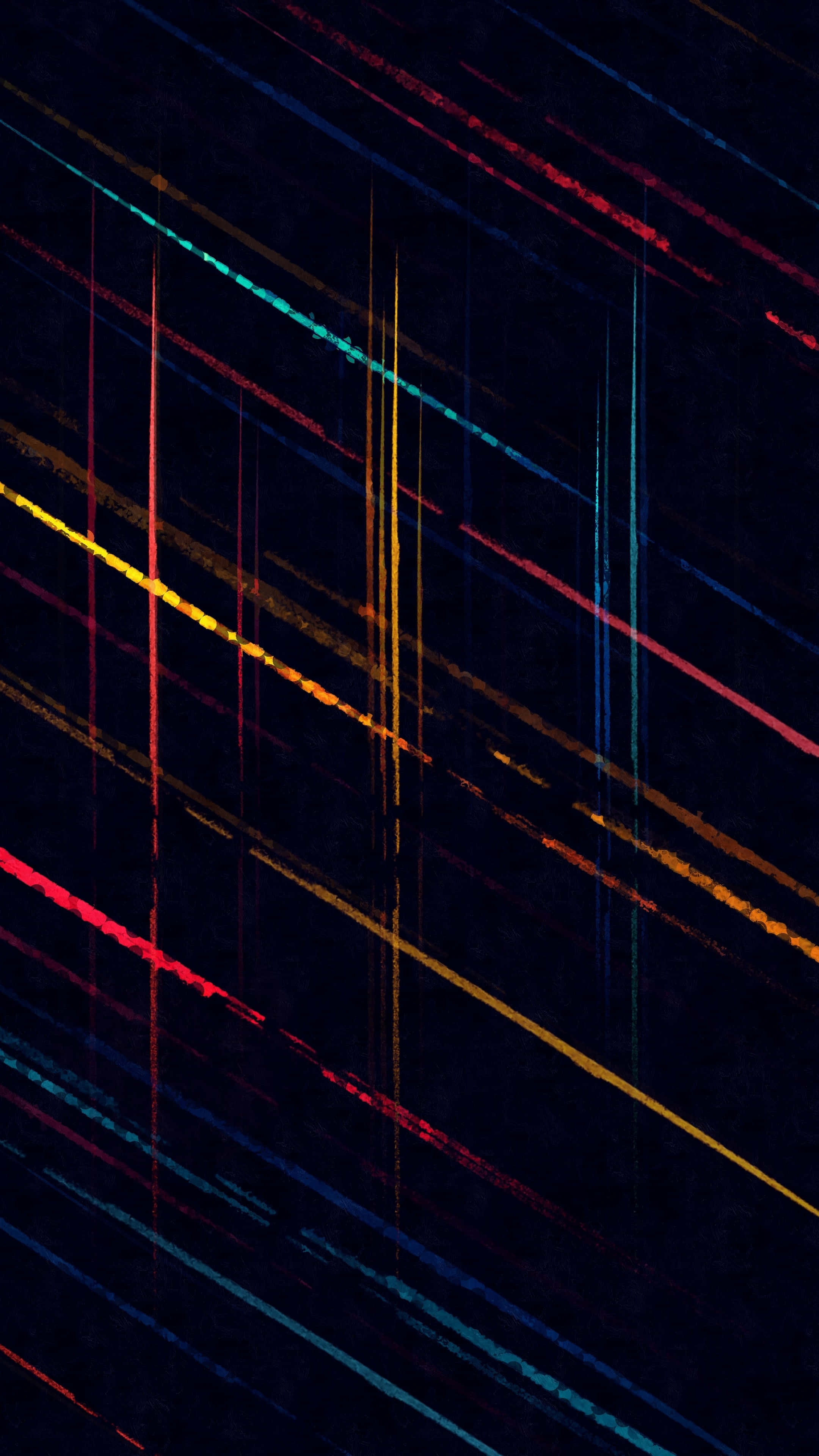 彩色素描線條肖像背景 壁紙 — 鮮豔的紅、藍、金色光線條紋斜向劃過深黑色紋理背景。