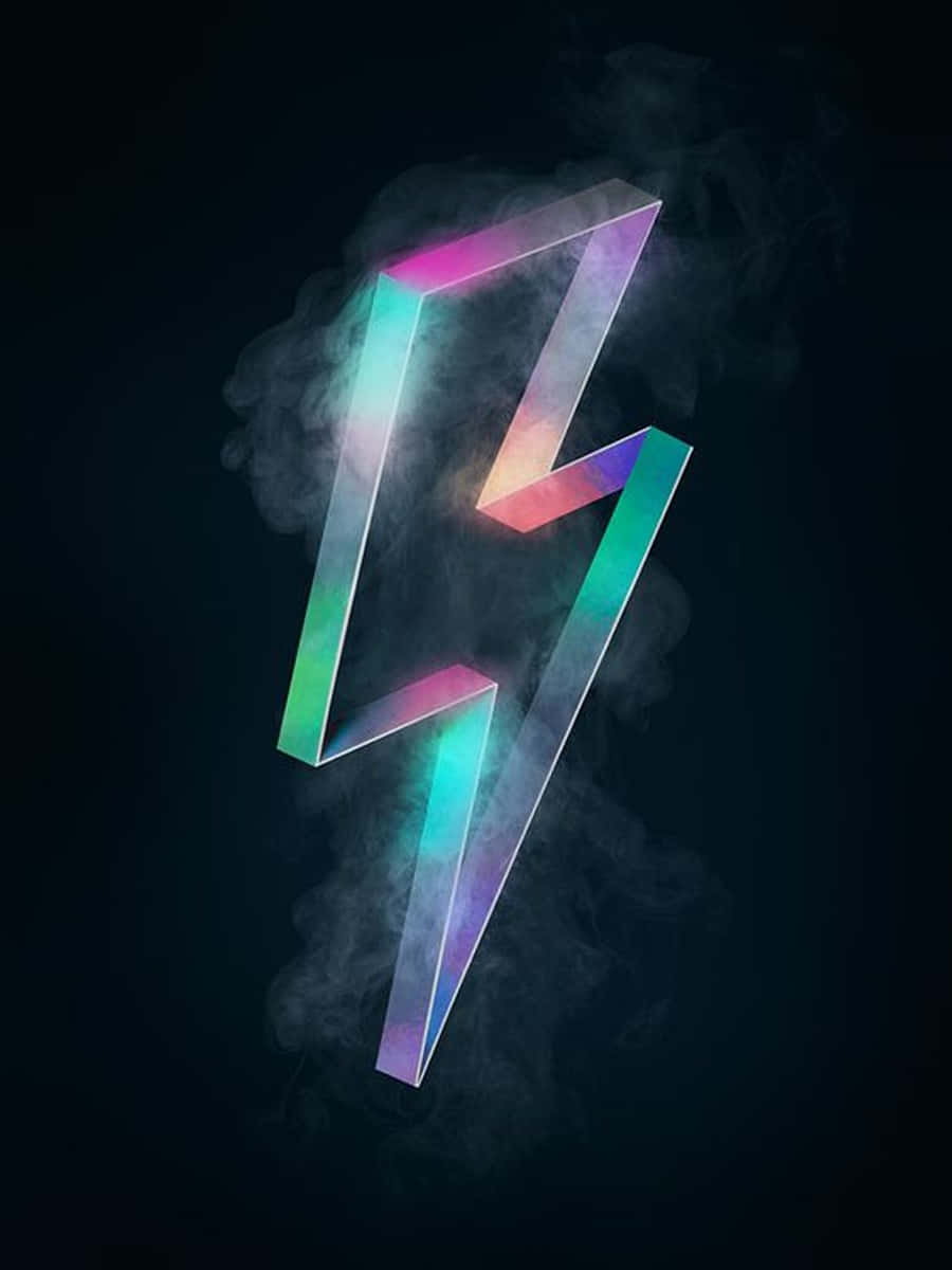一道發光的彩虹閃電被煙霧環繞在黑暗背景上。