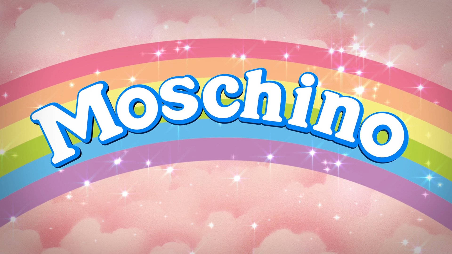 彩虹Moschino 壁紙 — 一道鮮豔的彩虹橫跨粉彩天空，閃爍的星星襯托著大膽的 Moschino 標誌。