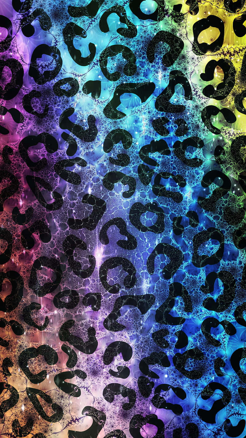 宇宙豹紋圖案，在彩虹星雲背景上帶有閃閃發光的黑色斑點。