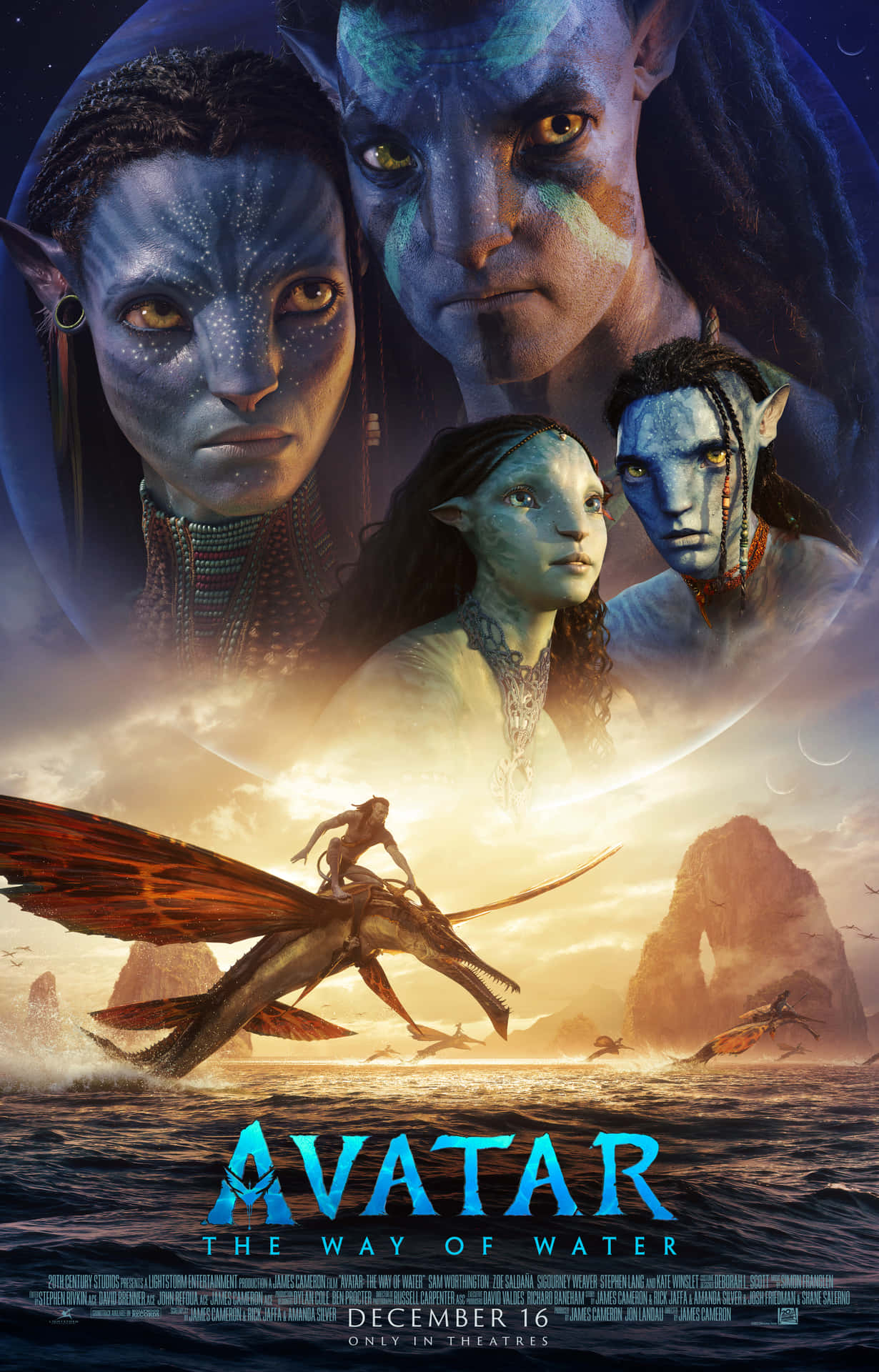 Na'vi角色同banshee喺日落時分飛過外星海洋。