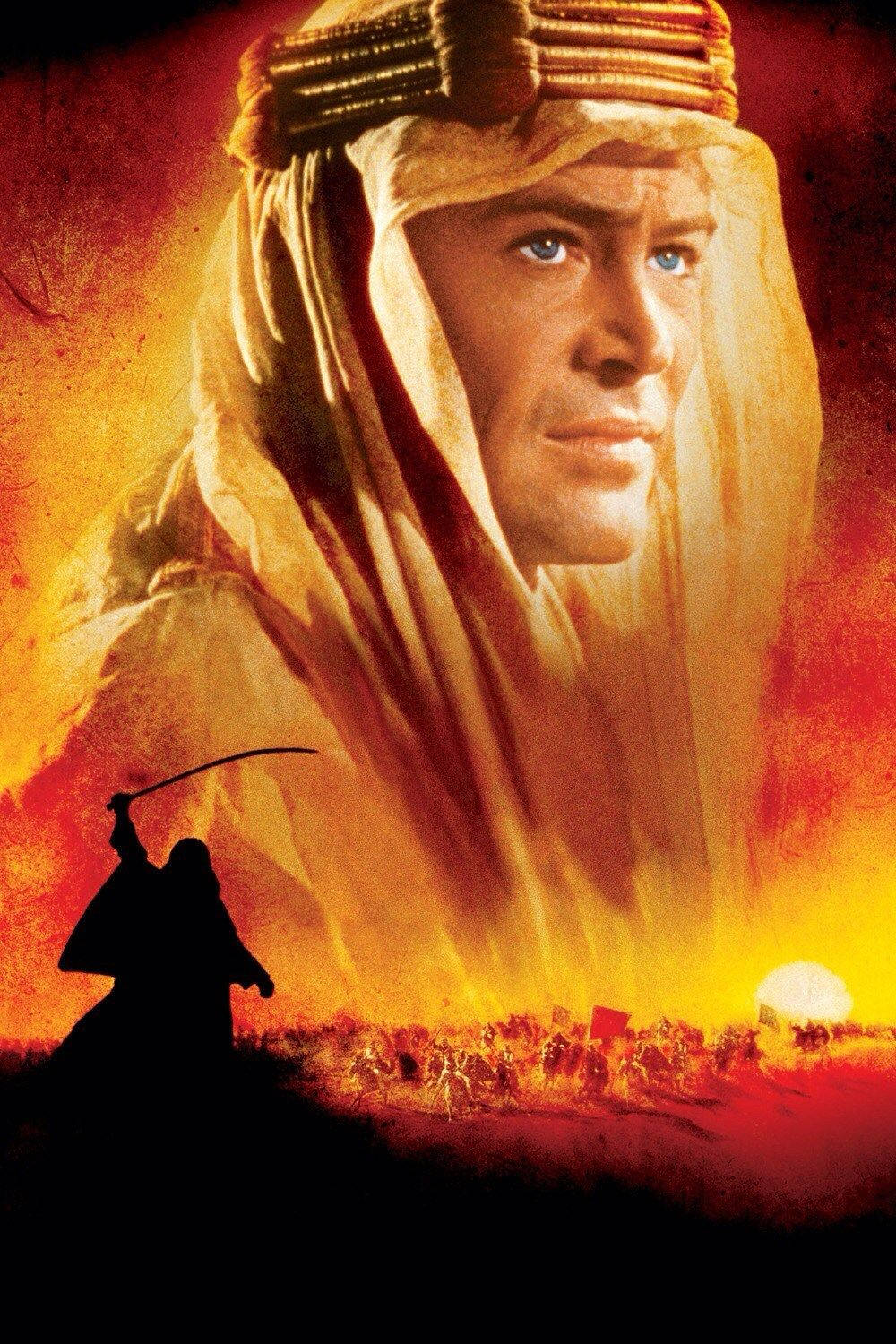 彼得·奧圖飾演T.E. 劉易斯海報編輯版 壁紙 — 一個戲劇性的肖像，一個穿著沙漠長袍的男人，背景是火紅的日落，下方有一個戰士剪影。