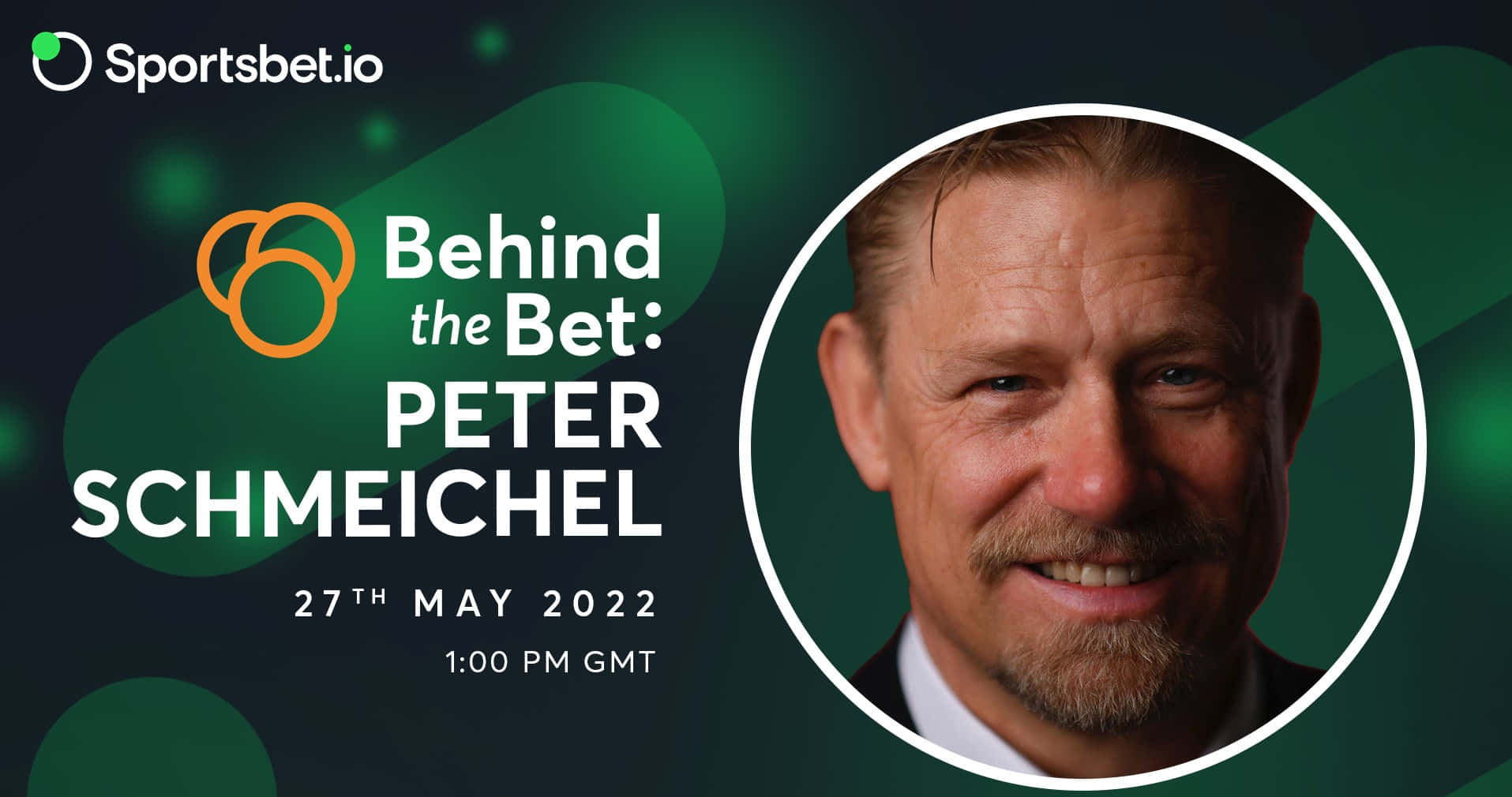 彼得·舒梅切爾《Behind The Bet》海報背後 壁紙 — 微笑的彼得·舒米高在圓形框架內，背景為深綠色抽象設計並附有活動文字。