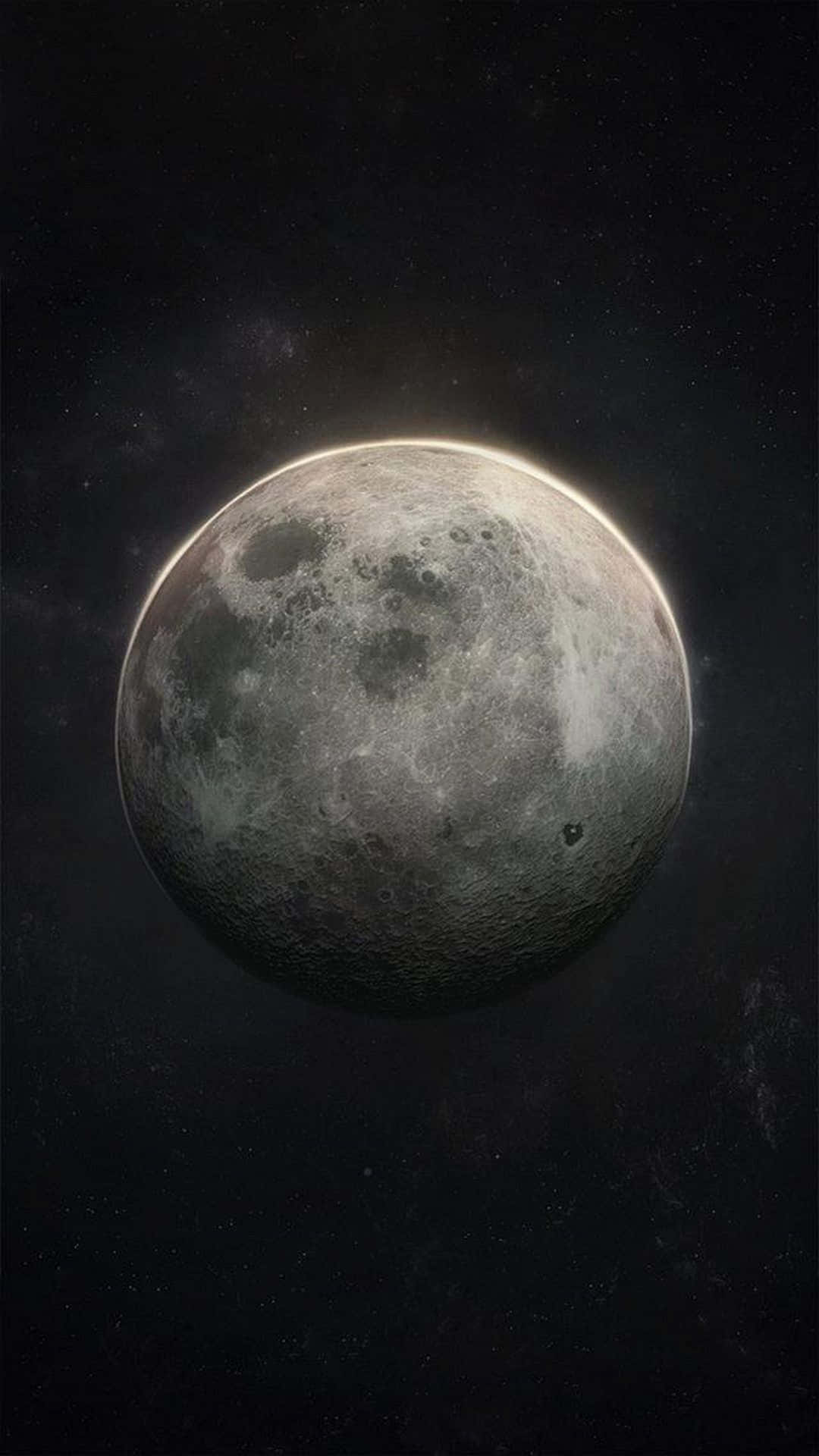 從地球望見的月球 iPhone 壁紙 — 一個帶有隕石坑和陰影的詳細月亮，在繁星點點的宇宙背景下發光。