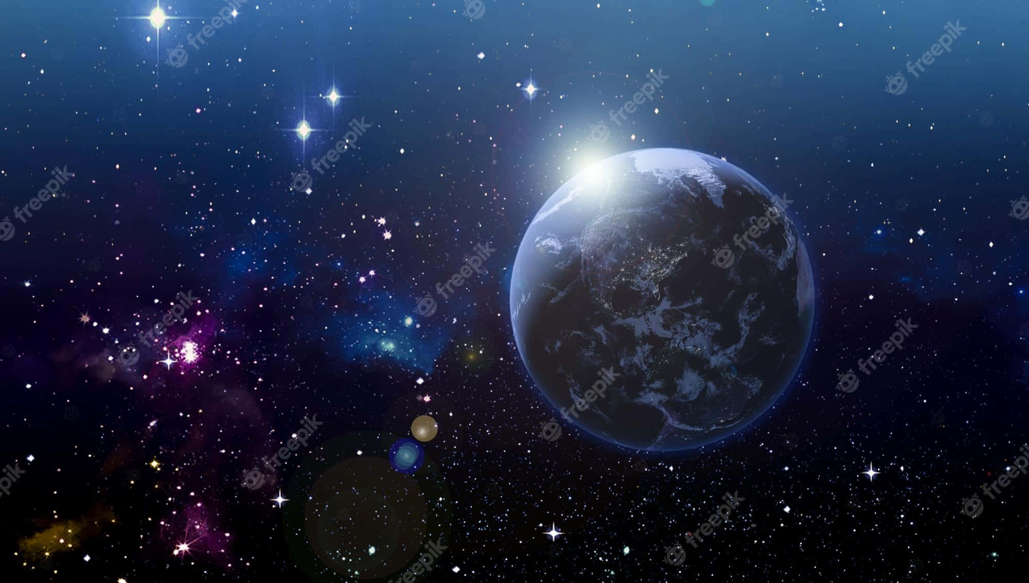 從外太空觀看地球 壁紙 — 一顆發光的地球漂浮在充滿活力的宇宙星雲和閃爍的星星之間，背景是深藍色的夜空。