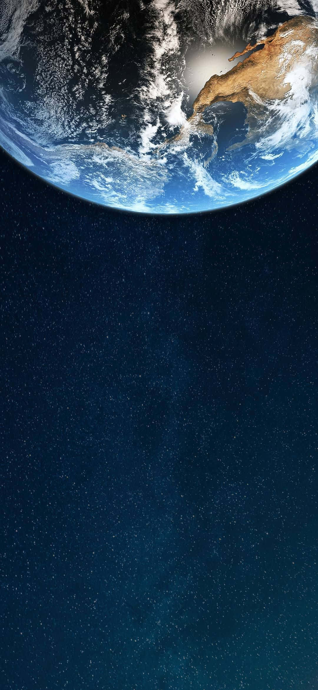 iPhone 13 Mini 桌布 壁紙 — 從太空俯瞰地球的壯麗景色，展現出漩渦狀的雲層、海洋和大陸，背景是星光閃爍的宇宙。