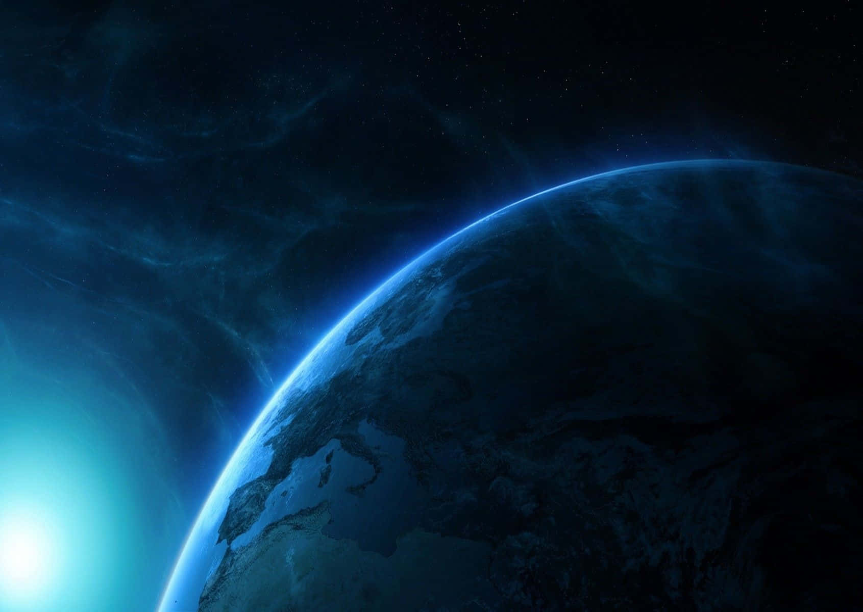 Earth Science 桌布 壁紙 — 從太空俯瞰地球的壯麗景色，帶有發光的藍色大氣層和繁星點點的黑色天空。