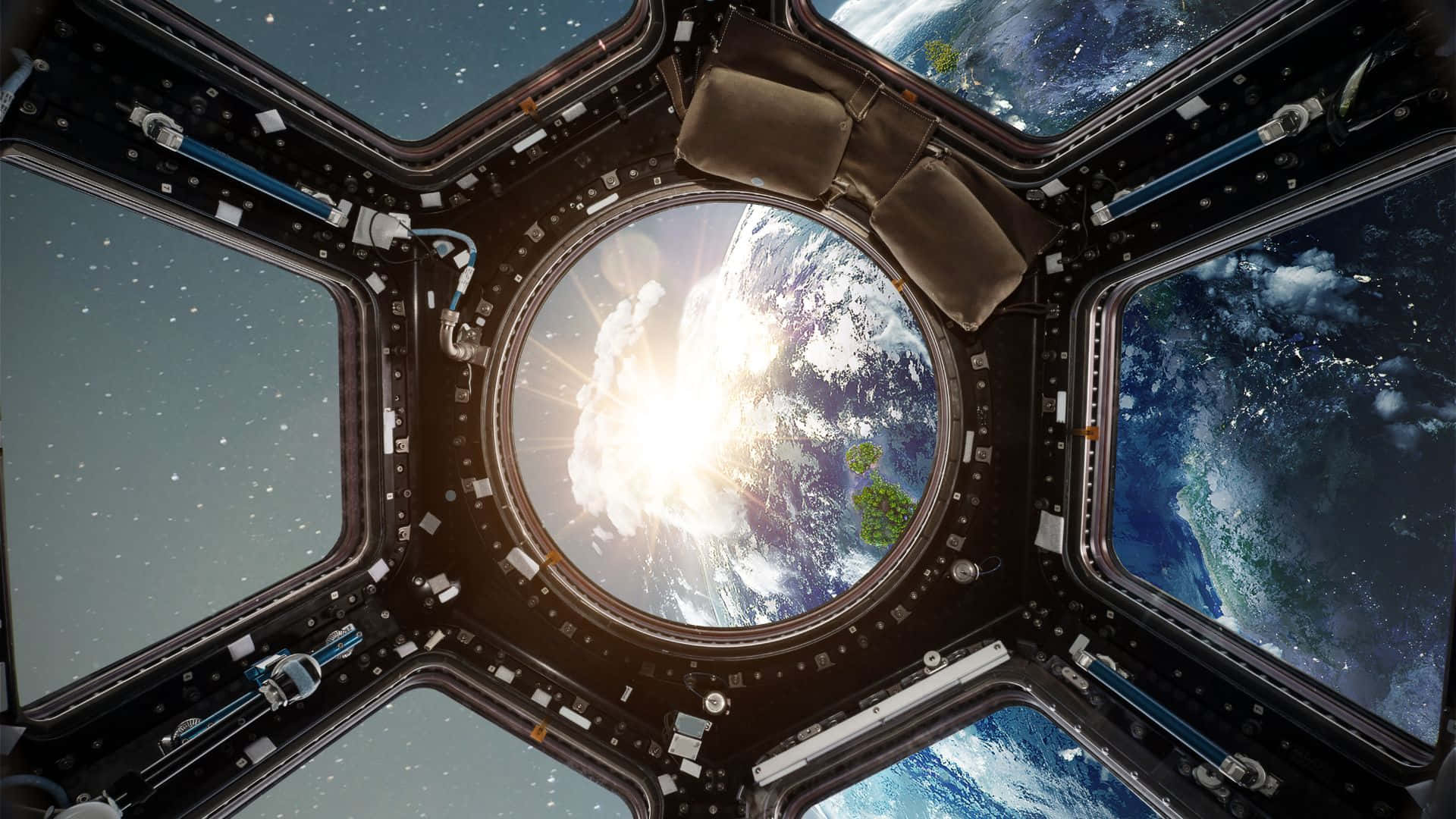 Live Space 桌布 壁紙 — 從太空站內部透過圓形窗戶望向地球的壯麗景色，陽光穿過雲層，藍色海洋盡收眼底。