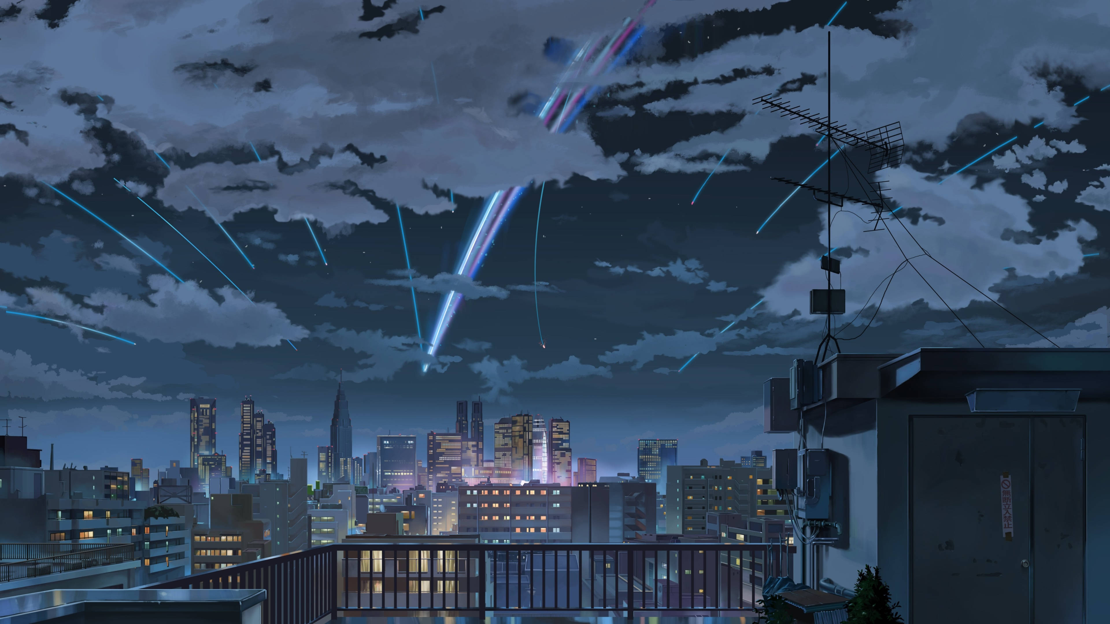 Makoto Shinkai 桌布 壁紙 — 從屋頂俯瞰霓虹燈照亮嘅夜晚城市，藍色光線劃過多雲嘅天空。