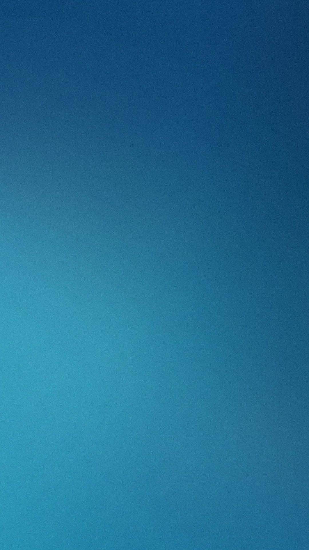 漸變動畫 桌布 壁紙 — 從深藍到淺藍的寧靜漸變，喚起平靜與開闊的天空。
