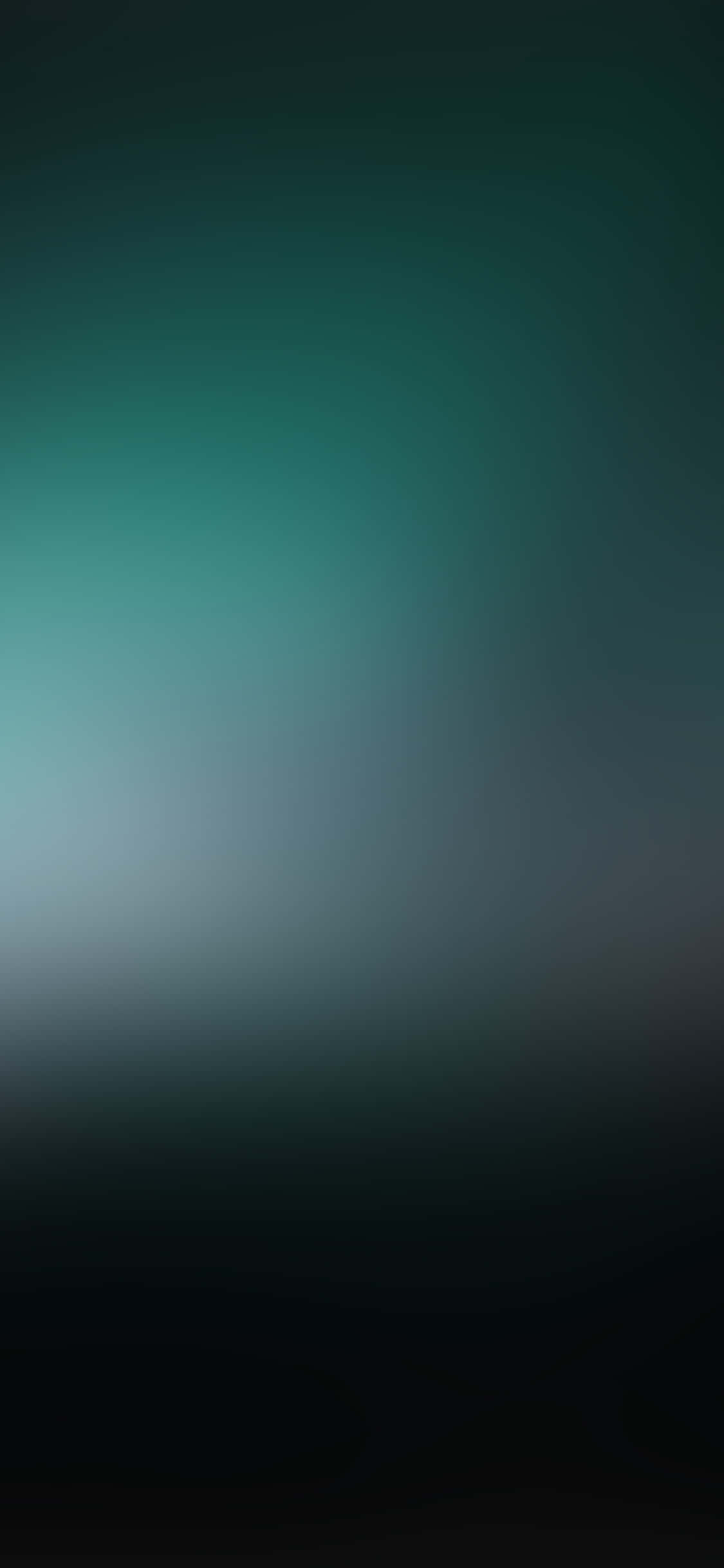深色iPhone壁紙 桌布 壁紙 — 從深藍綠色到暗黑色的柔和漸變牆紙，帶有模糊紋理，營造寧靜氛圍。