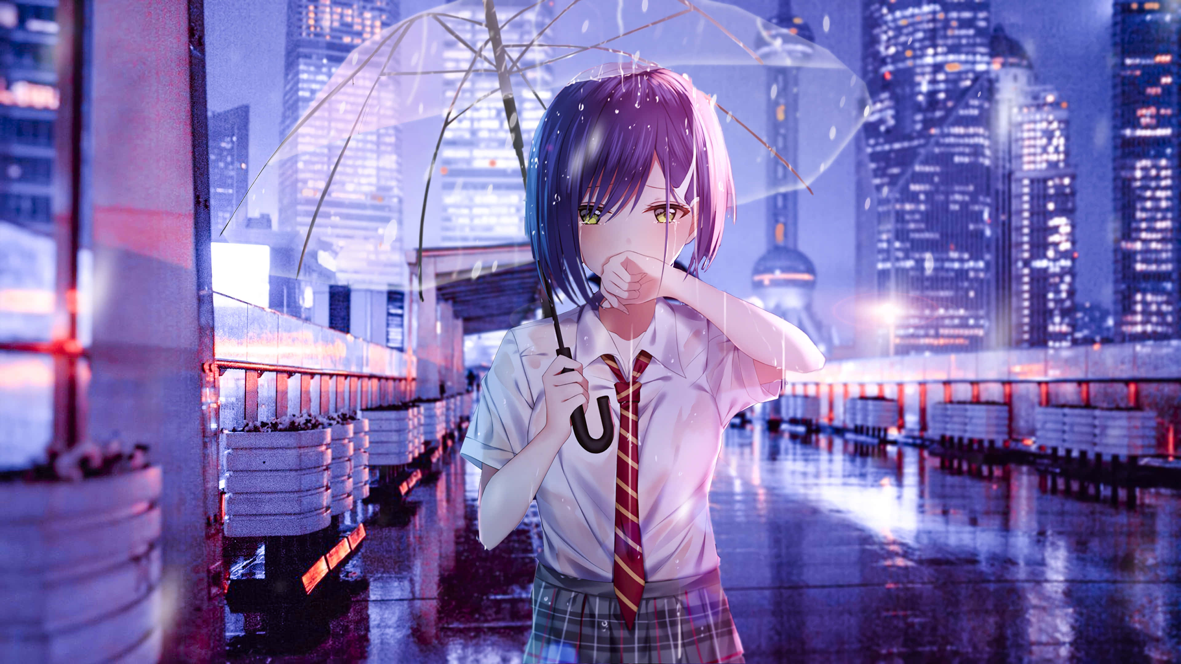 「從送餐到對抗邪惡勢力，《Darling in the Franxx》將帶你踏上一生難忘的旅程」 壁紙 — 一個紫髮動漫女孩穿著校服，在夜晚霓虹燈照亮城市景觀時撐著傘，雨點落下。
