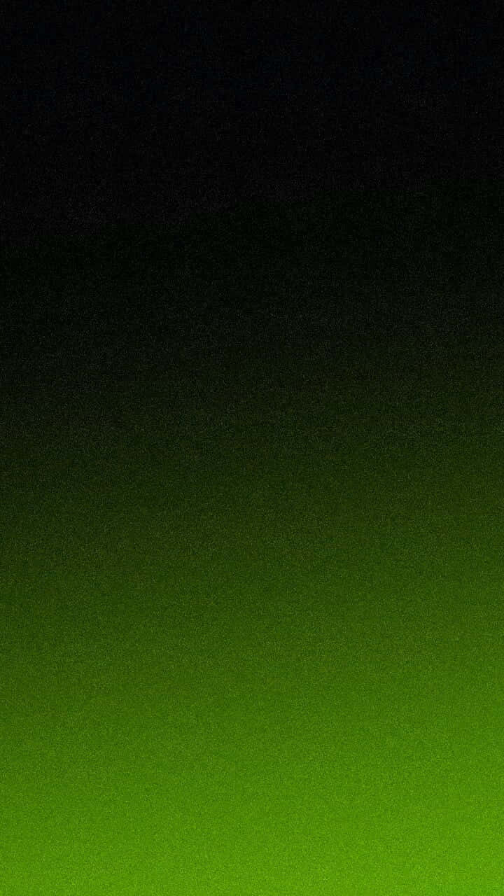 Green Gradient 桌布 壁紙 — 從頂部的深黑色平滑過渡到底部的鮮綠色，帶有細微的顆粒紋理。