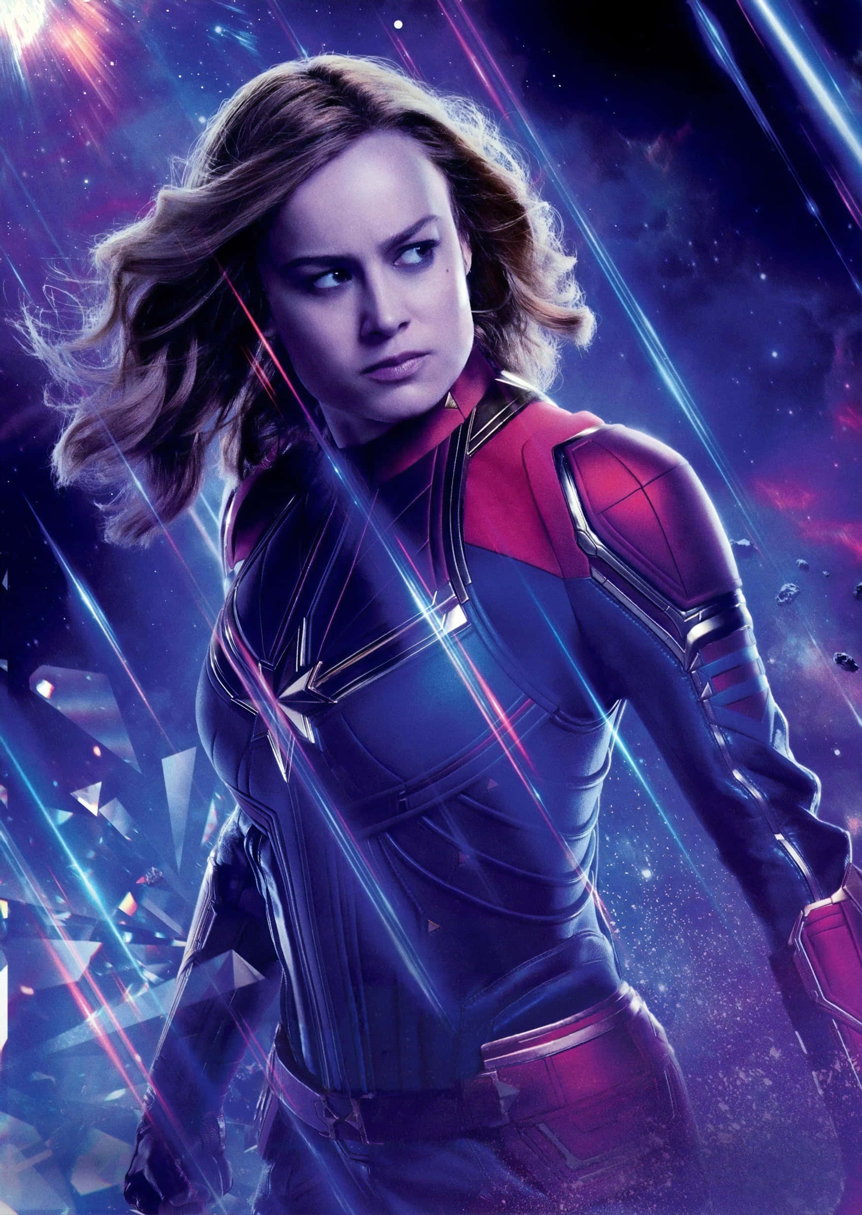 復仇者聯盟集結——最終戰役 壁紙 — Captain Marvel 身穿紅藍戰衣，在星際和霓虹能量光束的宇宙背景下蓄勢待發。