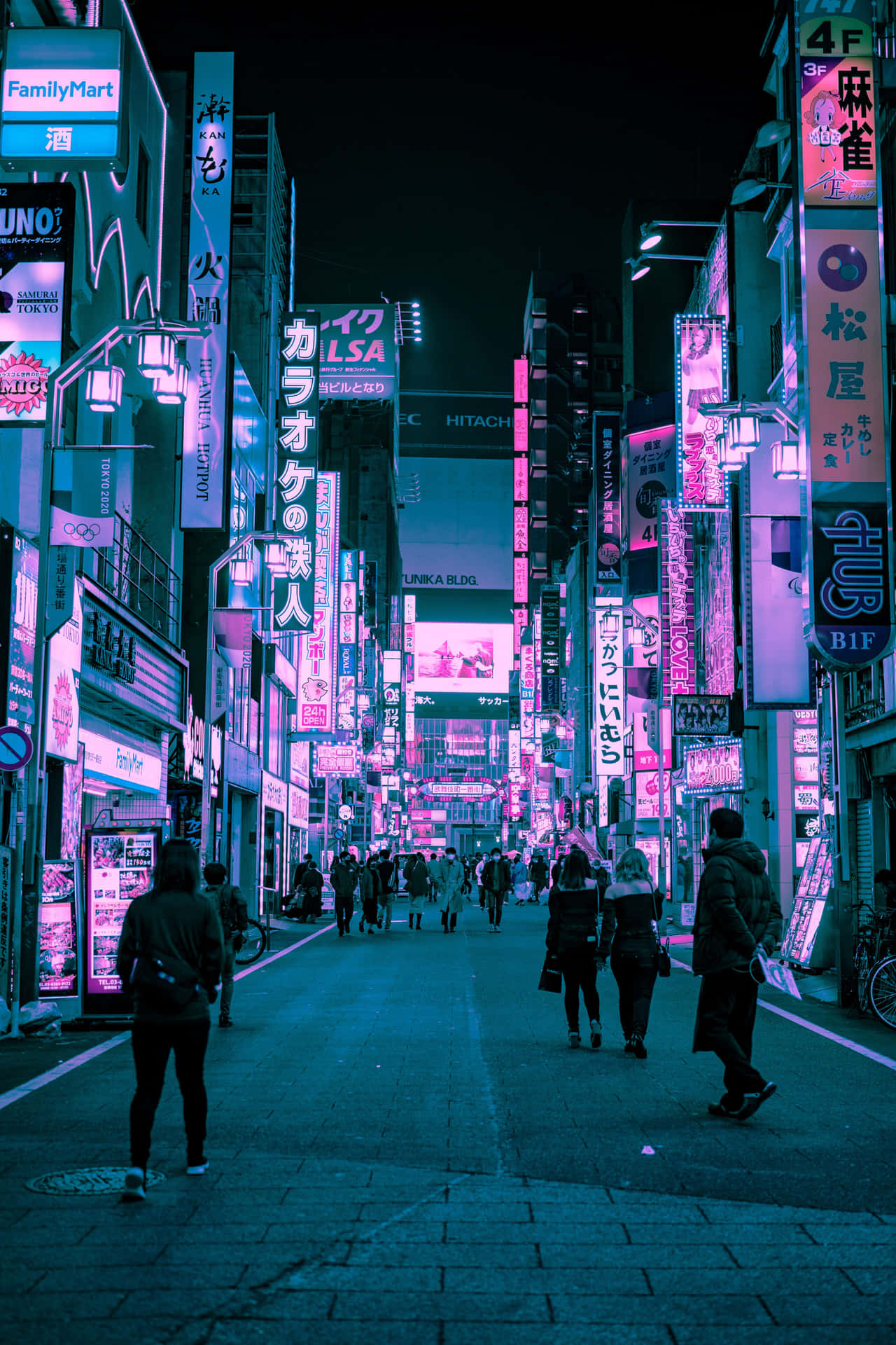 夜晚的東京街道閃爍著霓虹招牌，潮濕的人行道反射著燈光。