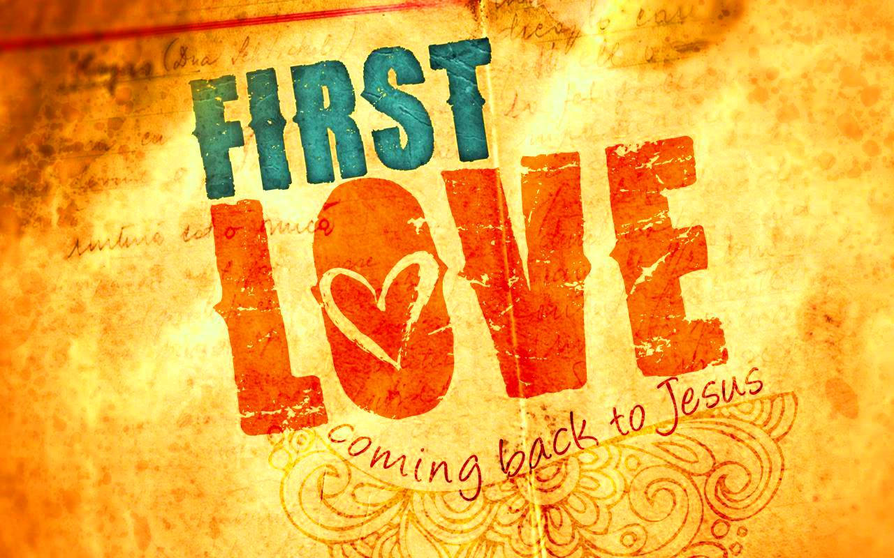 Love Quotes 桌布 壁紙 — 復古紋理背景，帶有粗體「FIRST LOVE」文字和心形符號，鼓勵回歸耶穌。