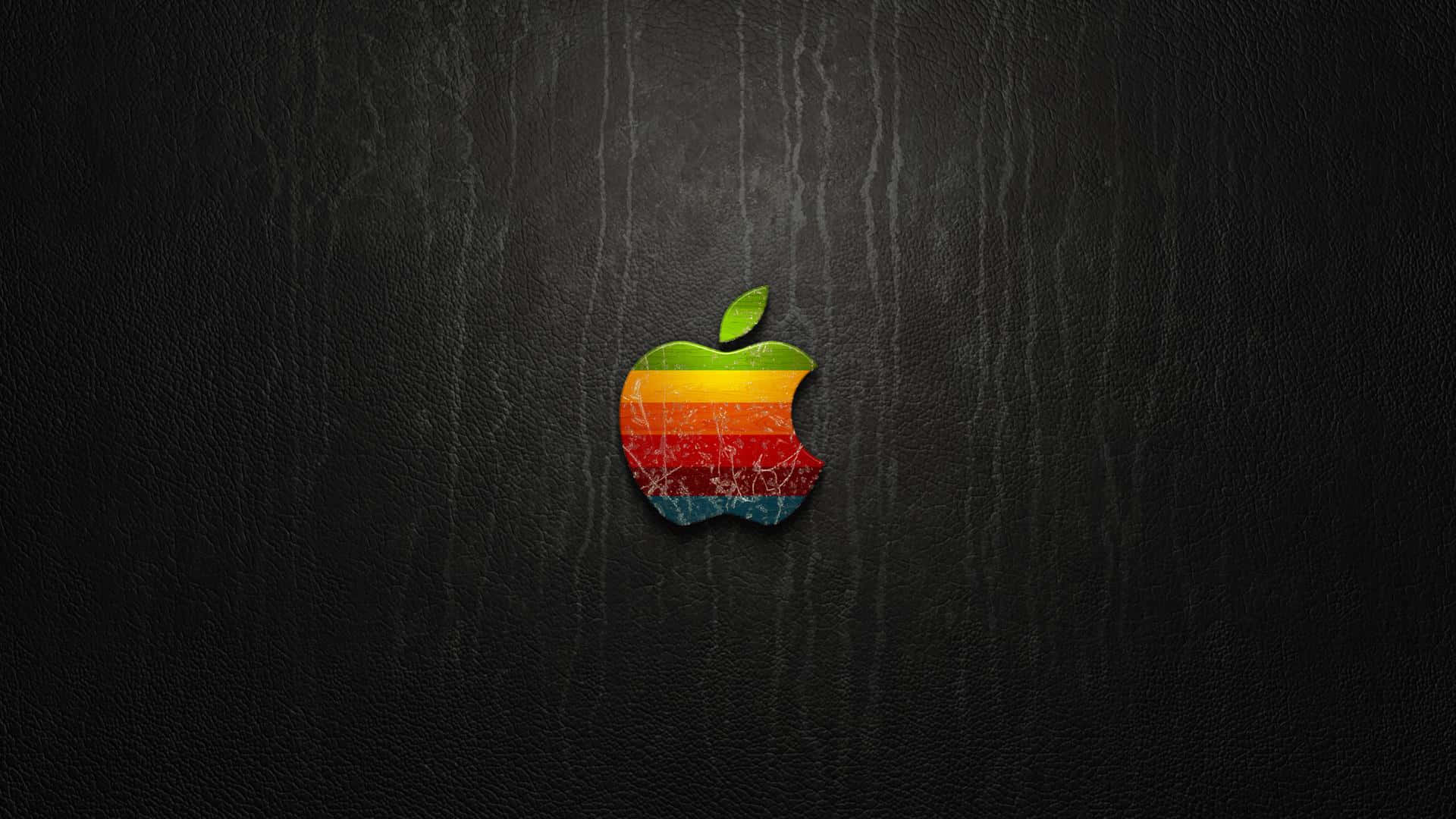 復古蘋果標誌 壁紙 — 一個帶有咬痕的復古彩虹Apple標誌居中放置在深色紋理皮革背景上。