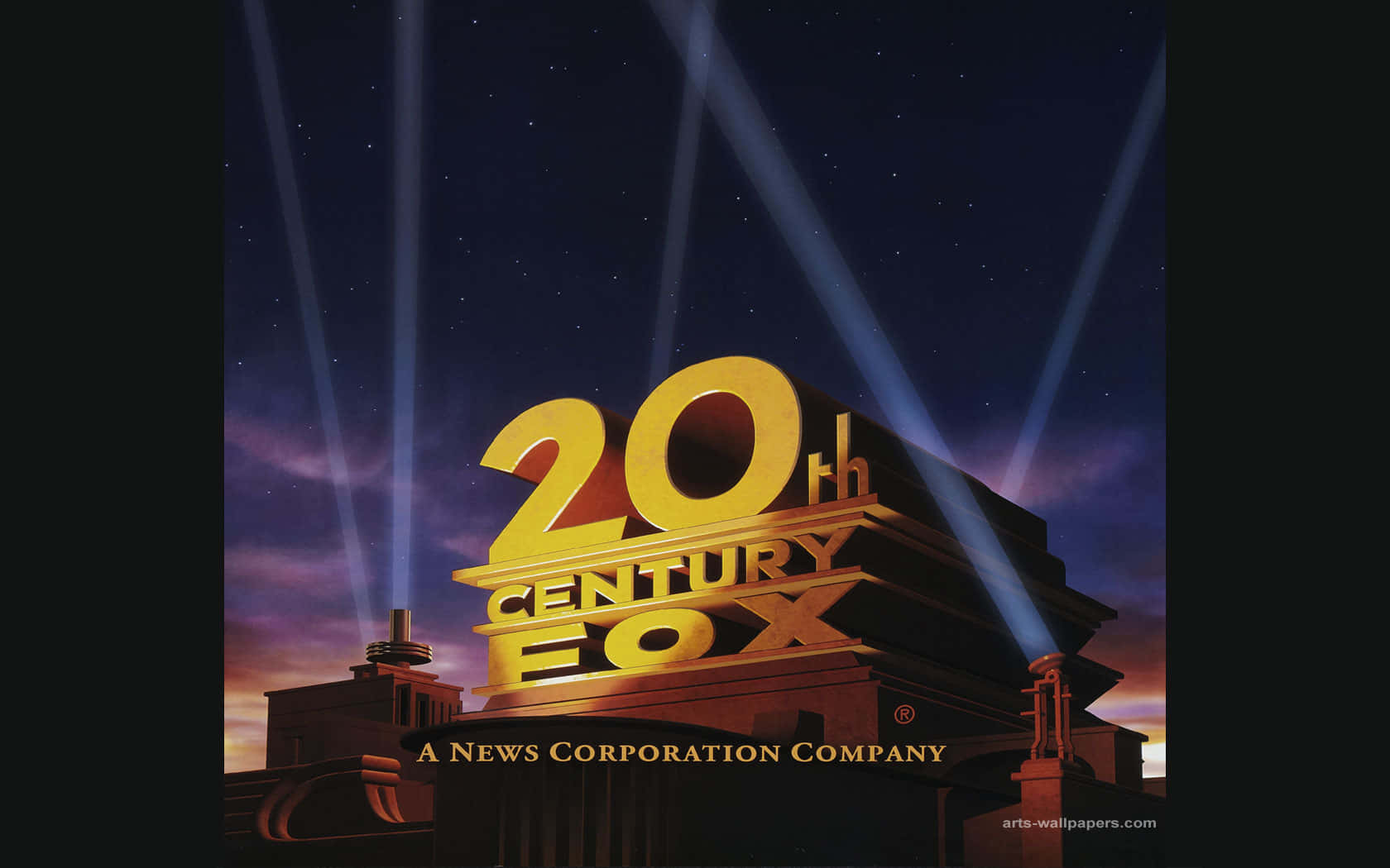 金色嘅20th Century Fox標誌喺夜晚嘅星空下被聚光燈照亮。