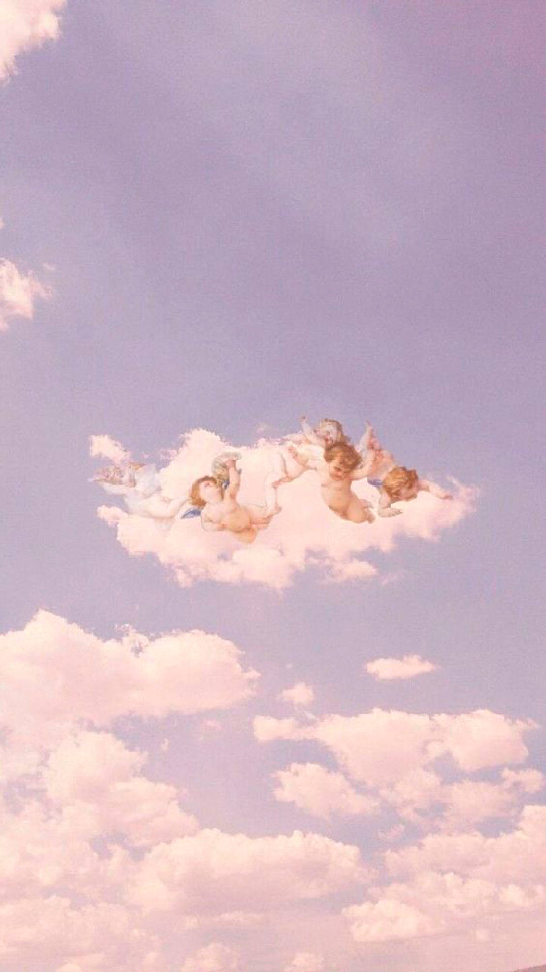 四個小天使在粉彩天空的雲朵上休息。