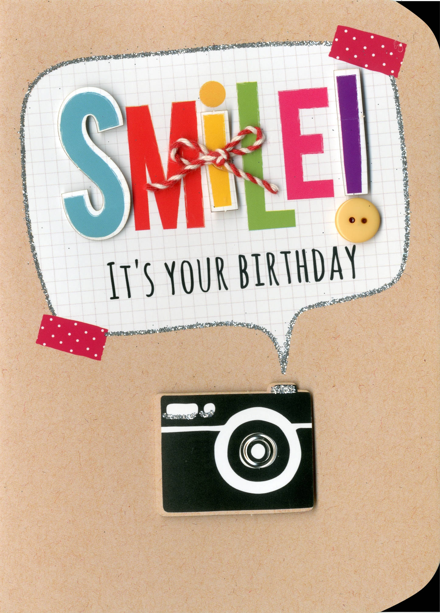 微笑生日快樂 壁紙 — 一張歡樂的生日卡，帶有彩色「SMILE！」對話氣泡和下方的相機。