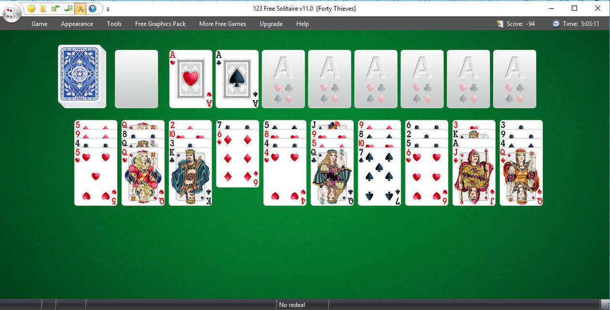 數碼接龍遊戲，紙牌排列在綠色背景上。