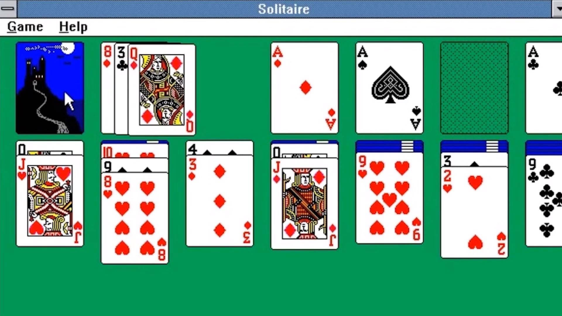Windows Solitaire紙牌遊戲，卡片排列在綠色畫面上。