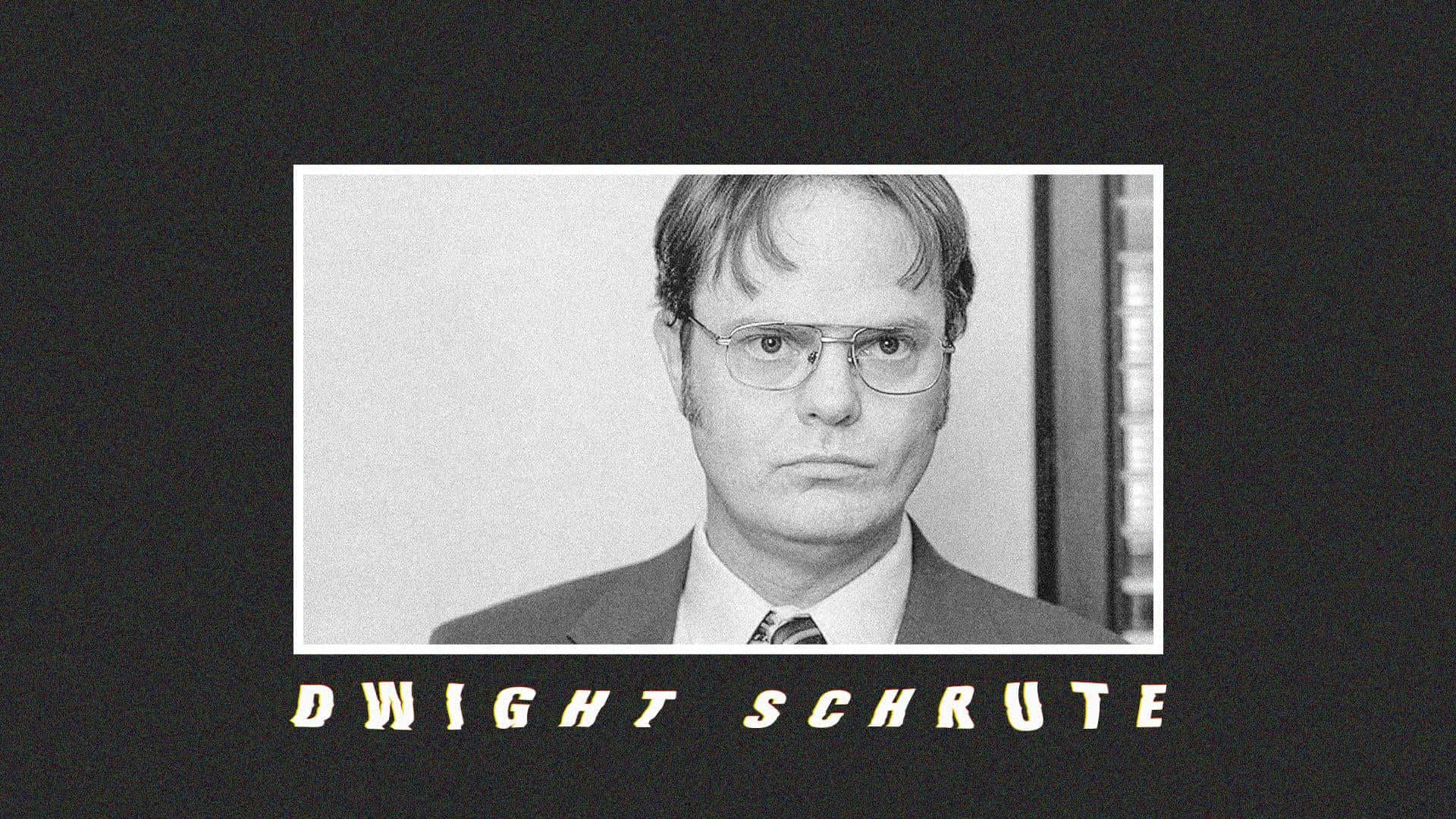Dwight Schrute 身穿西裝、表情嚴肅的黑白肖像。