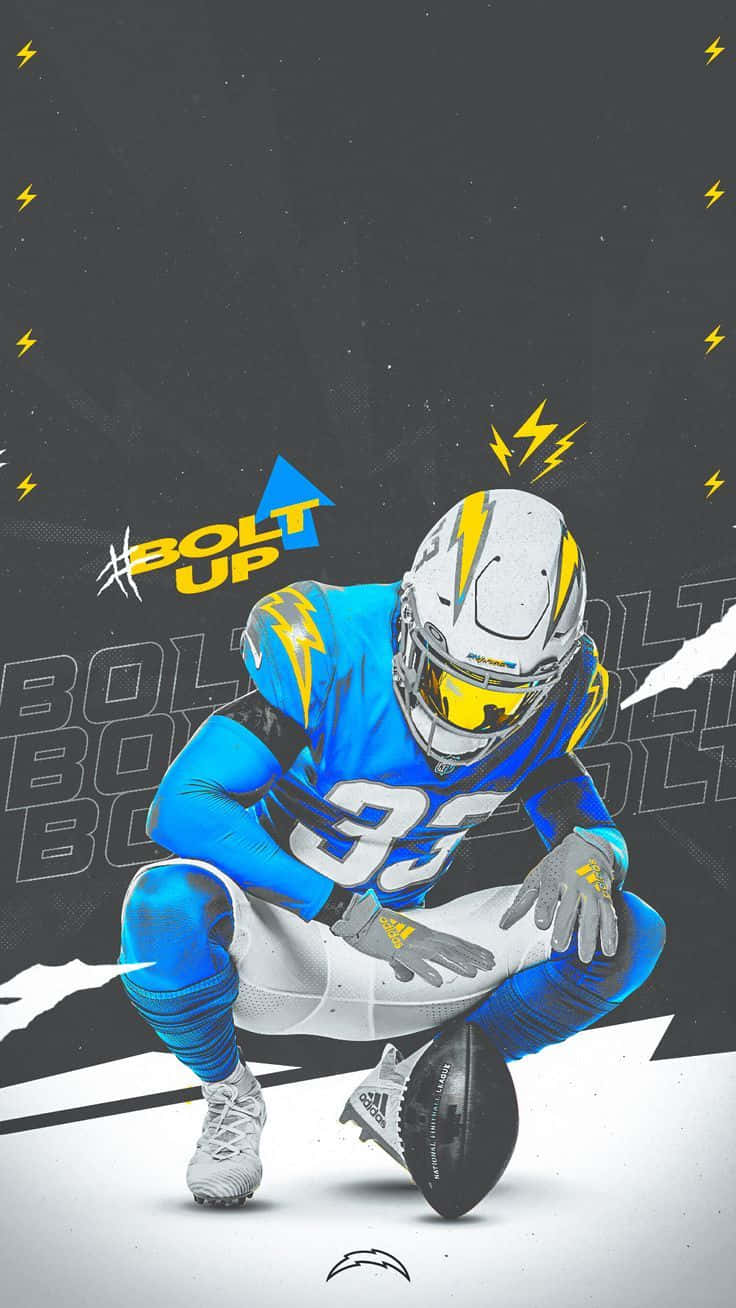 德文·詹姆斯「Bolt Up」圖像藝術 足球 壁紙 — 一名身穿藍黃色球衣的足球運動員，在帶有閃電和粗體文字的深色背景前，強而有力地蹲下，手持足球。