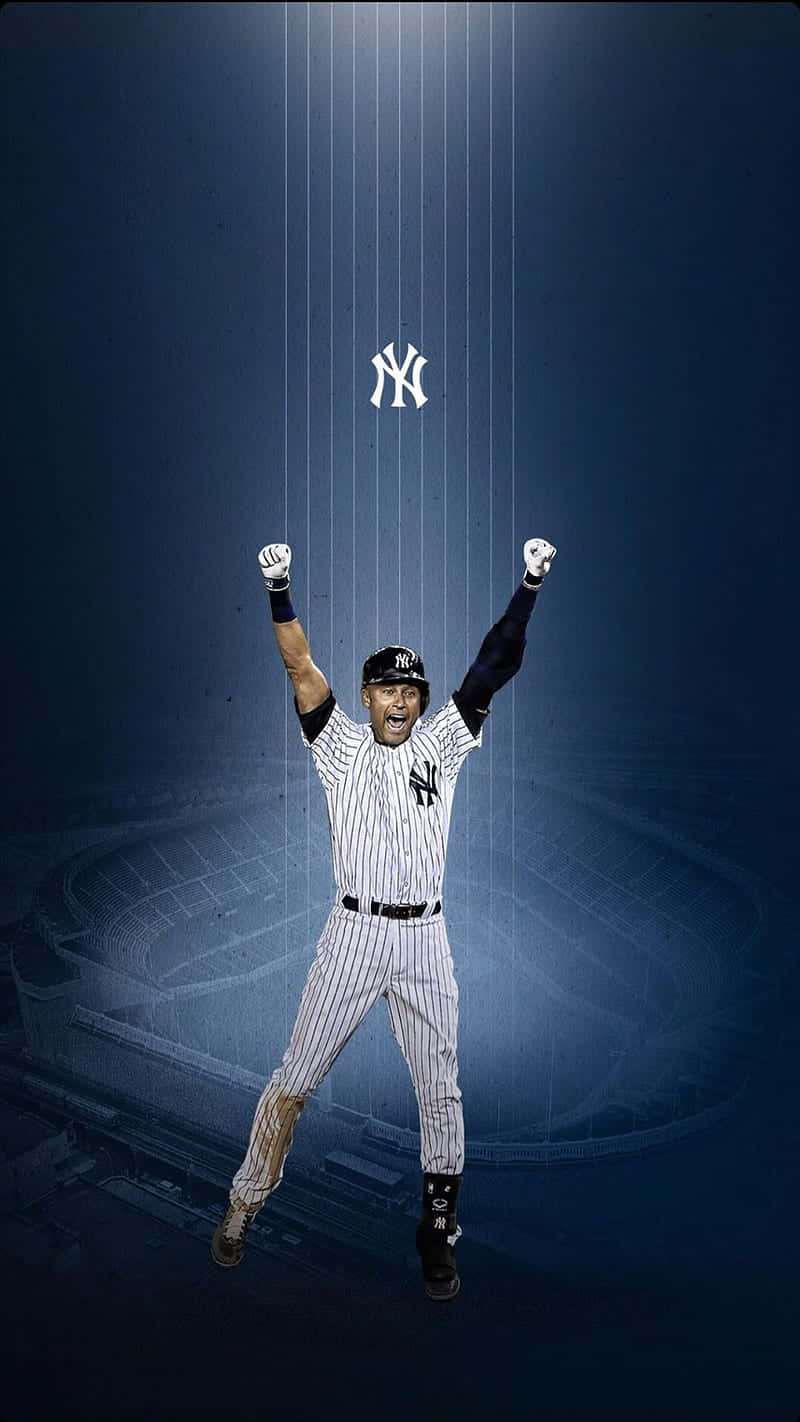 身穿洋基球衣的棒球選手在球場高舉雙臂慶祝勝利。