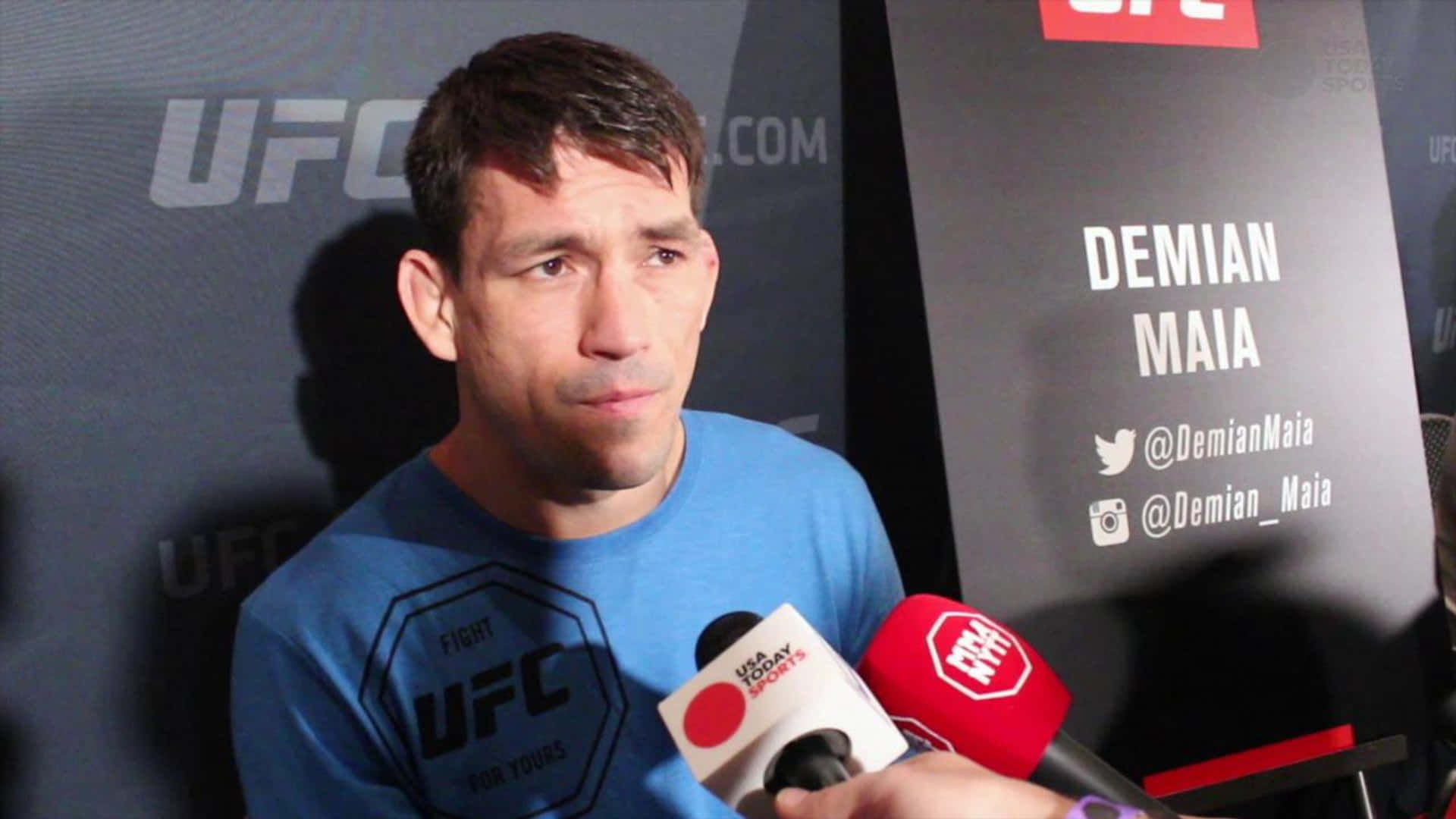 UFC拳手Demian Maia在新聞發布會上向記者發言。