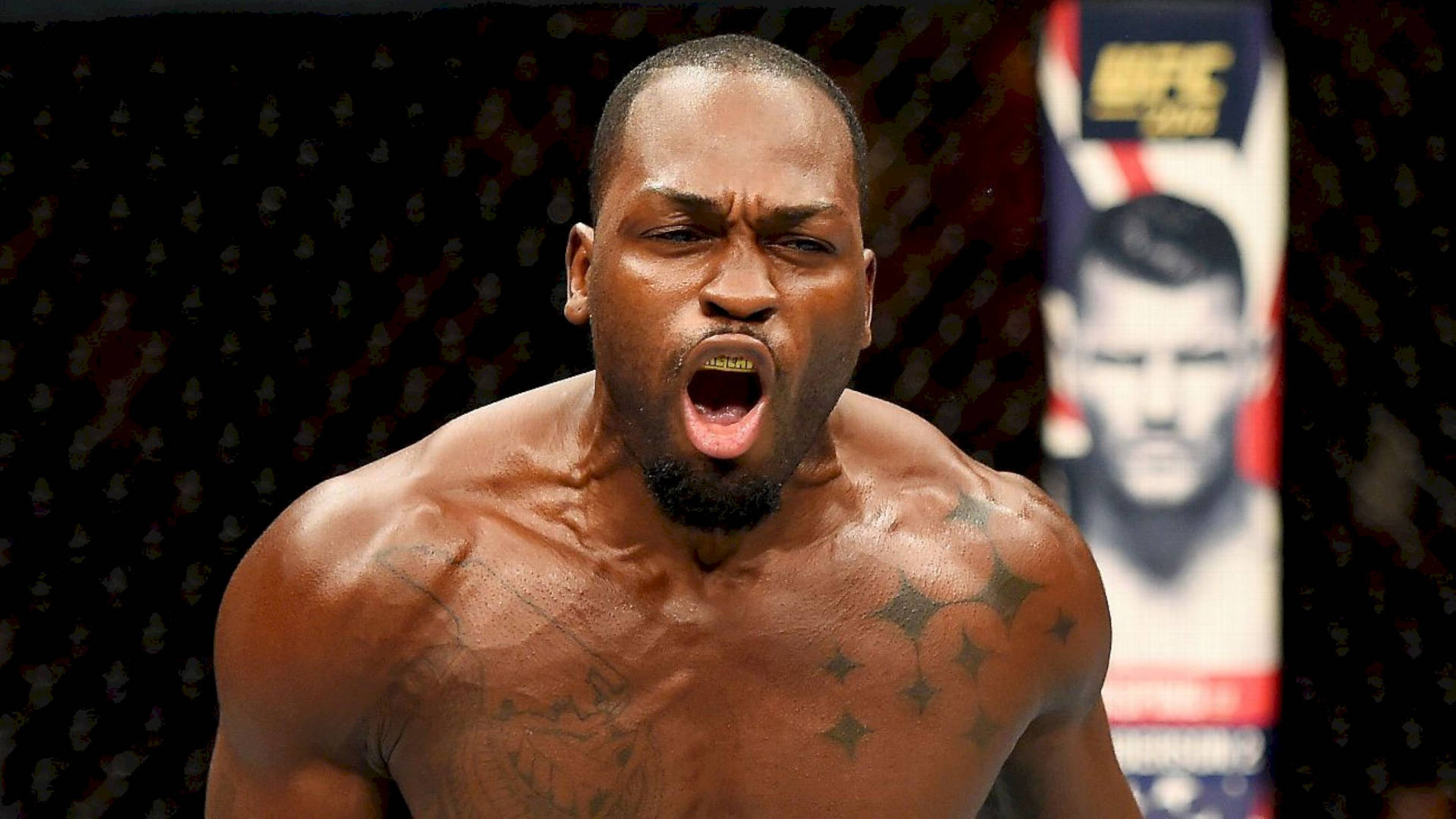 一位赤裸上身的MMA戰士在UFC比賽中於八角籠內咆哮。
