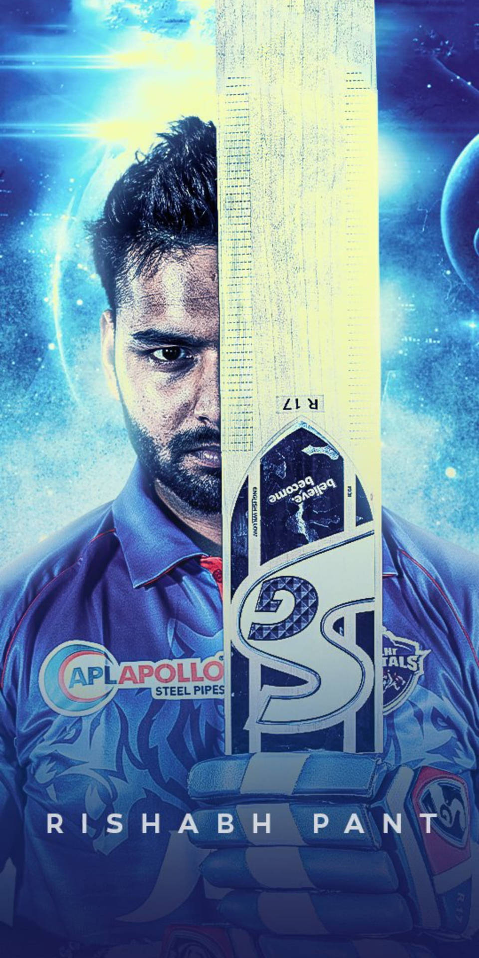 身穿制服的板球運動員 Rishabh Pant 在宇宙藍色星空背景下手持球棒。