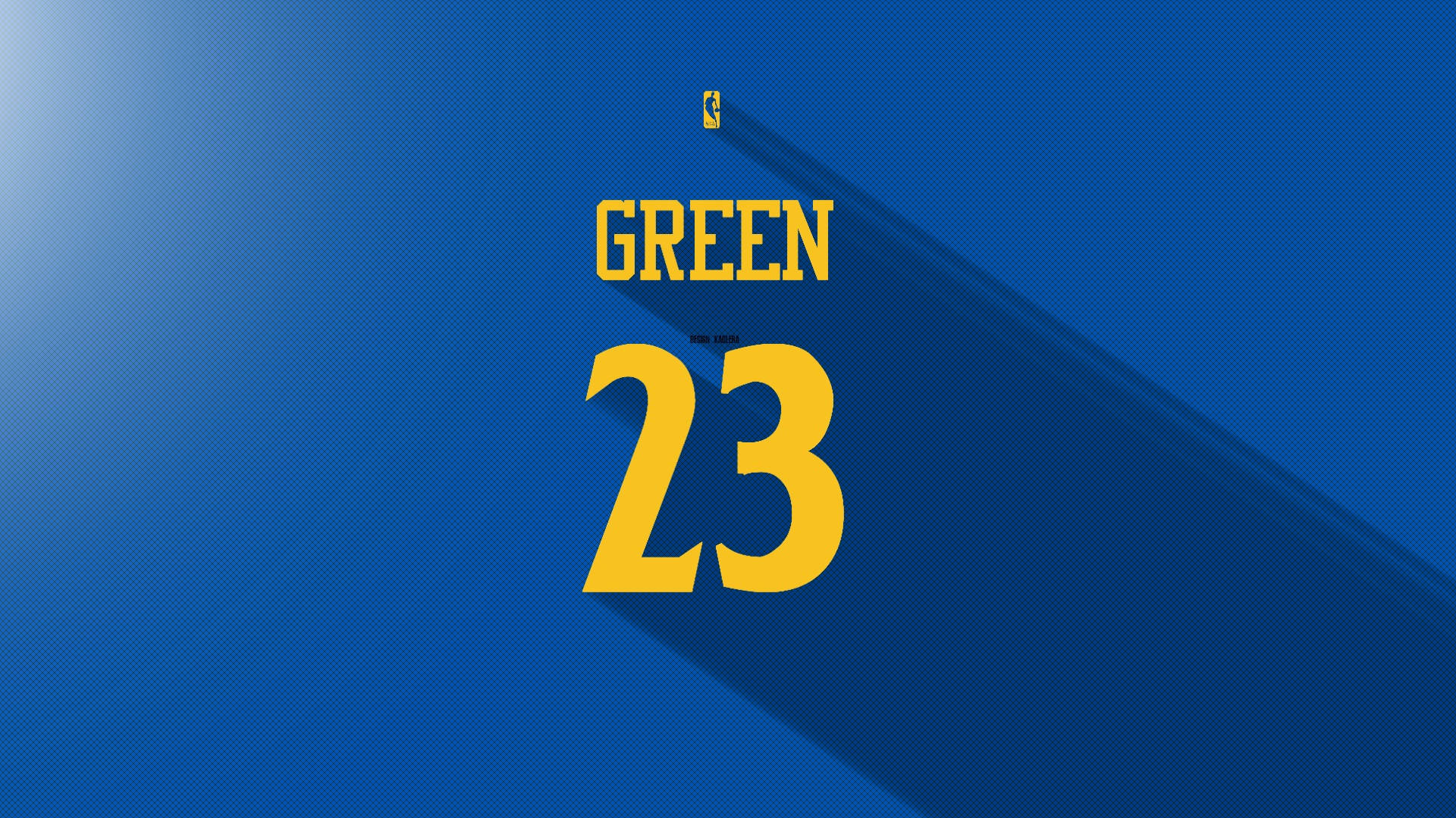 德雷蒙德·格林23號藍色藝術圖 壁紙 — 大膽的黃色「GREEN 23」球衣文字在帶有紋理的藍色漸變背景上投下長長的陰影。