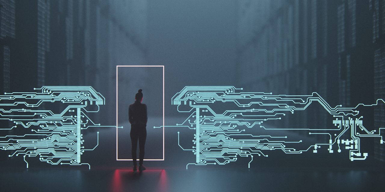 人站在發光門口，兩旁是伺服器機架和電路板圖案。