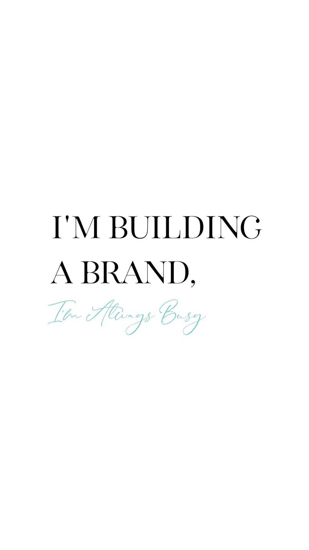 忙碌殘酷金句 壁紙 — 簡約白色背景，粗體黑色文字寫著「I'M BUILDING A BRAND」，下方有草書青綠色文字「I'm Always Busy」。