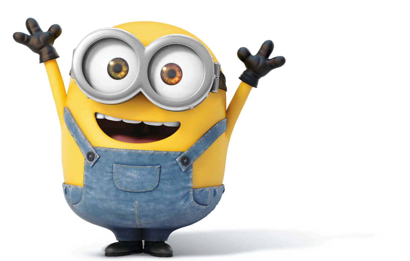 一個黃色動畫Minion，穿著牛仔布工裝褲，睜大眼睛，咧嘴笑著揮手。